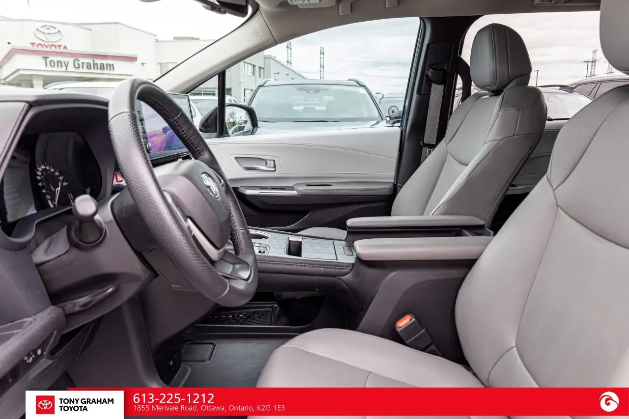 Toyota Sienna снимка Toyota Sienna