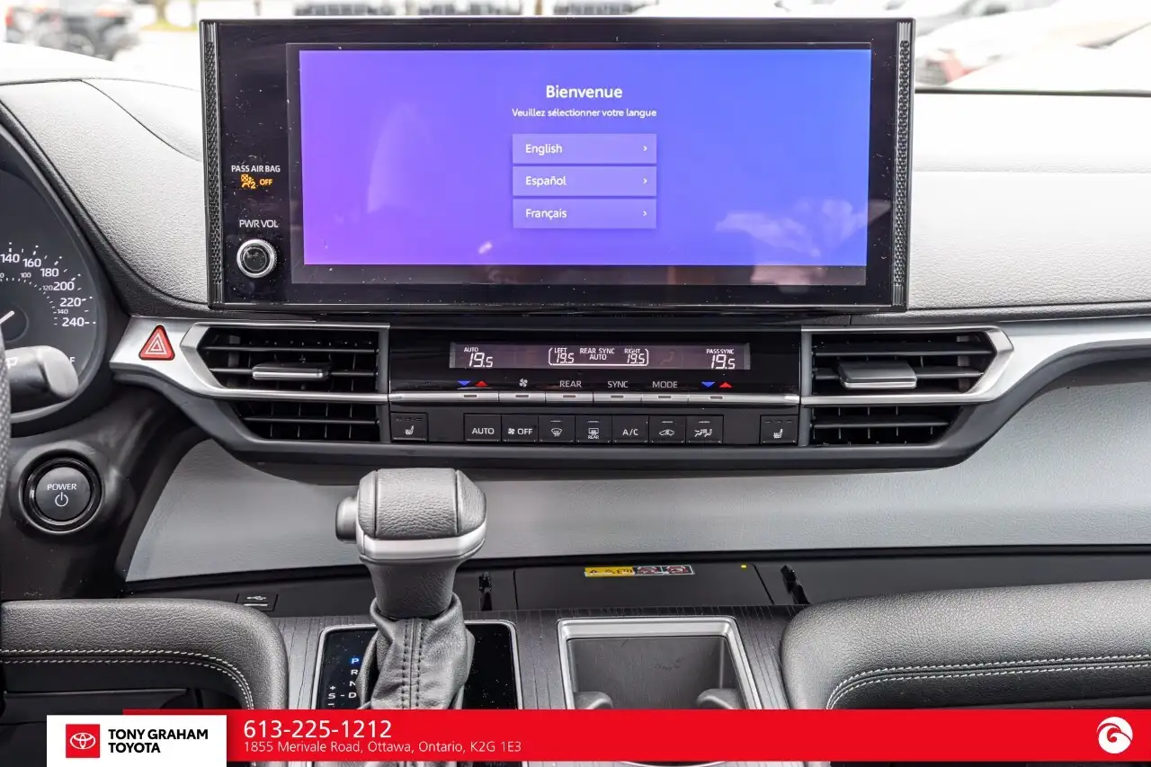 Toyota Sienna снимка Toyota Sienna