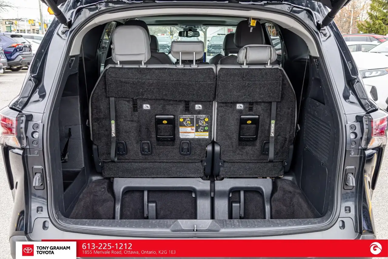 Toyota Sienna снимка Toyota Sienna
