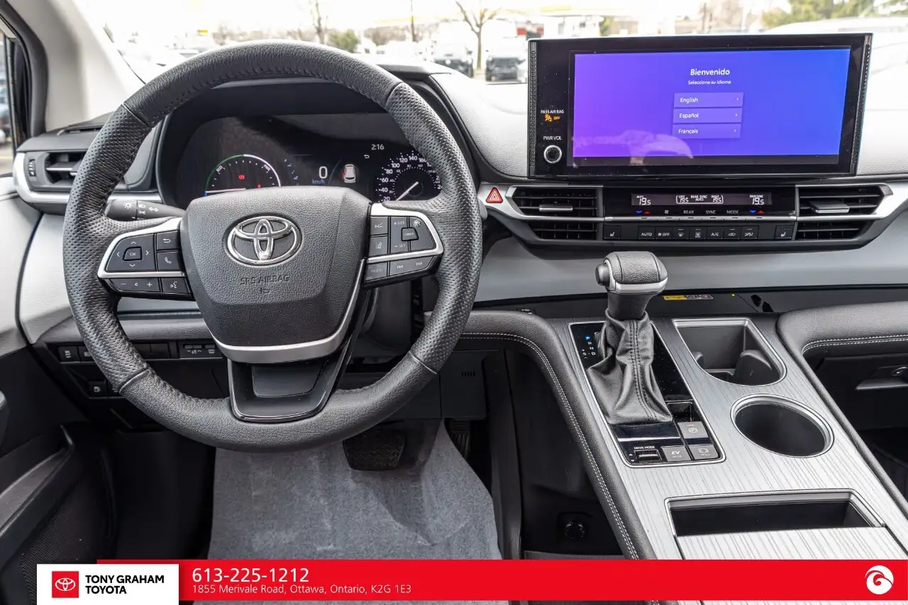 Toyota Sienna снимка Toyota Sienna