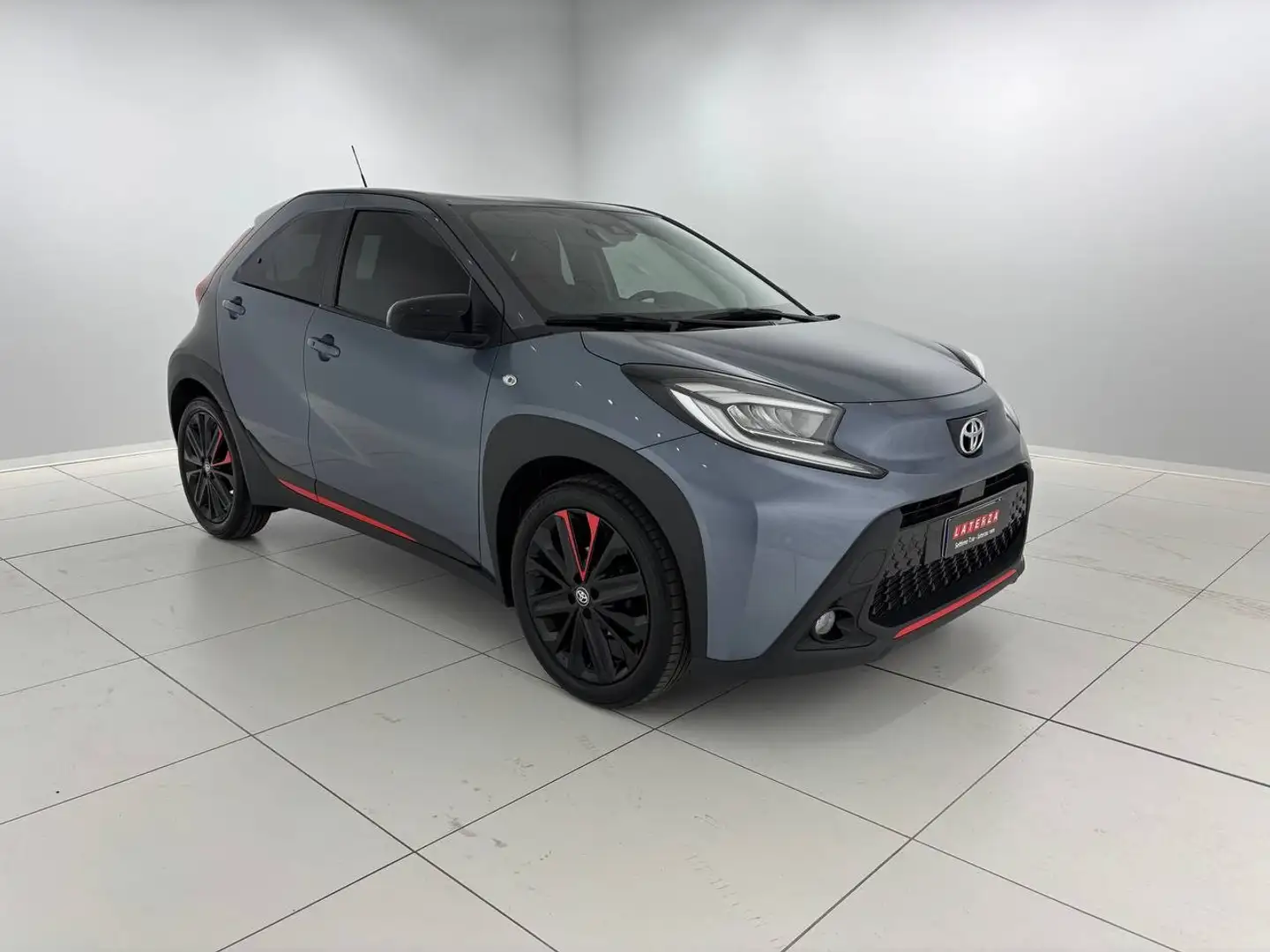 Toyota Aygo X 1.0  Undercover Blau - 1