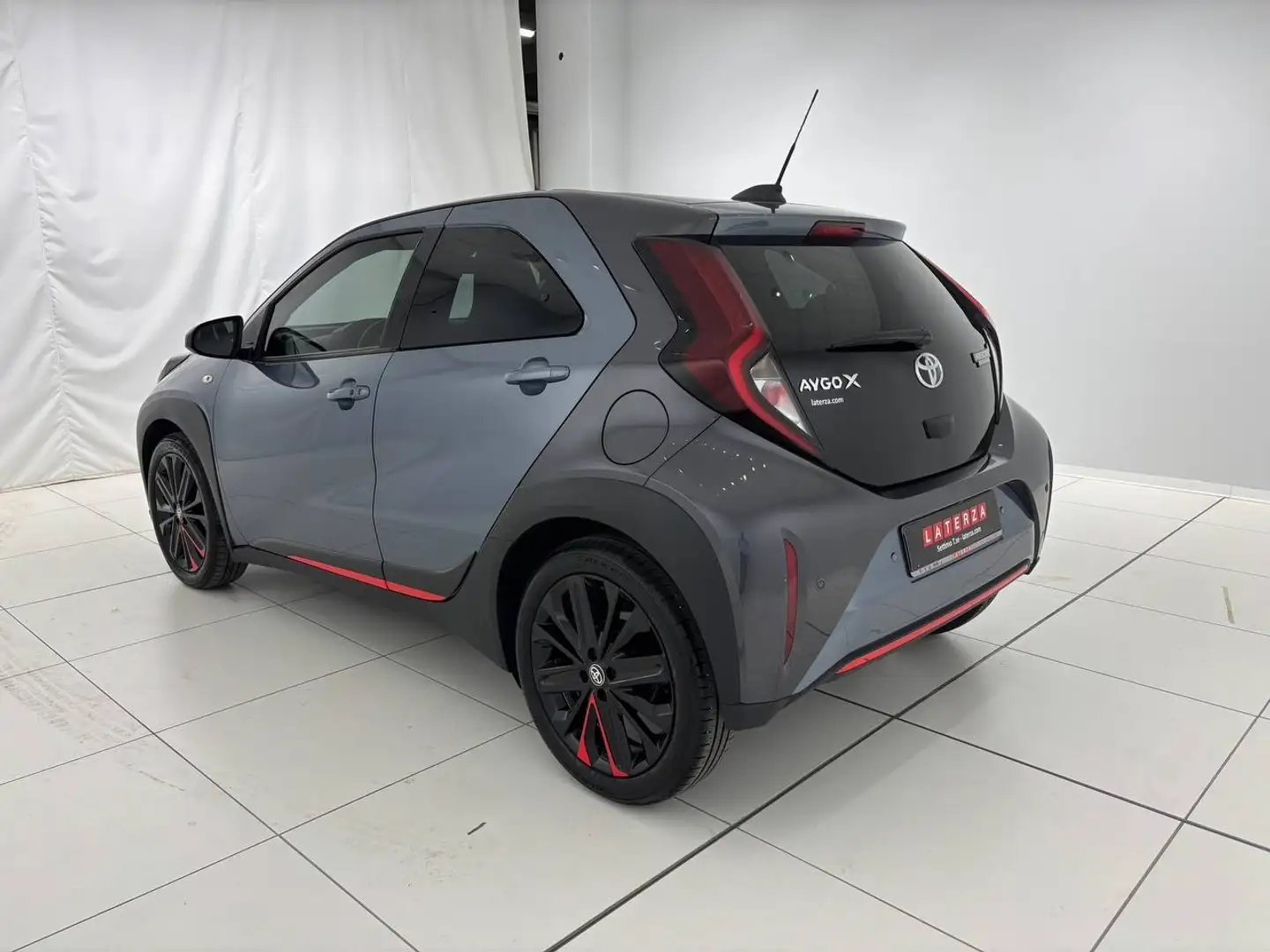 Toyota Aygo X 1.0  Undercover Blau - 2
