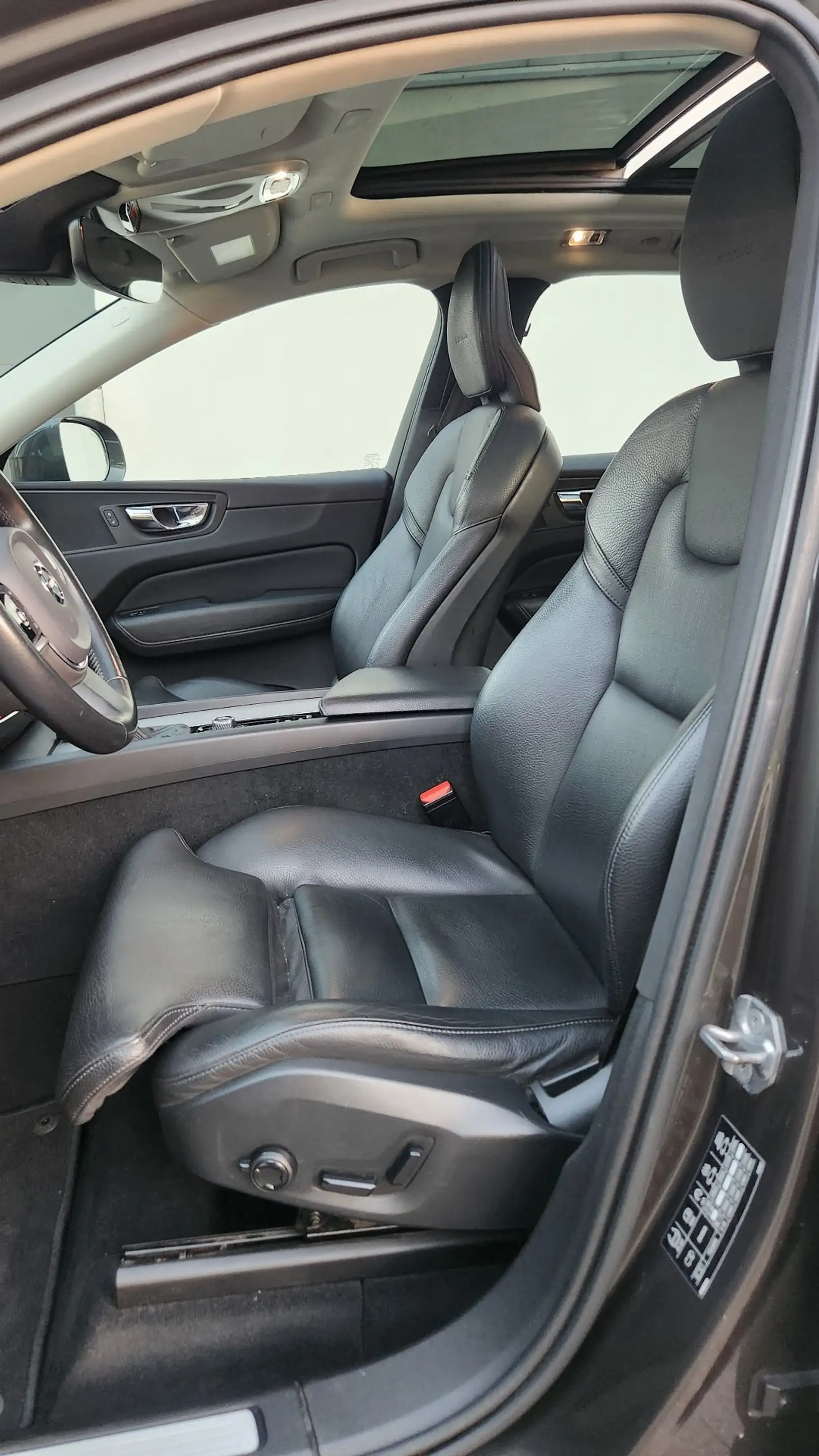 Volvo XC60 XC60 2.0 D4 Inscription Geartronic AdBlue — photo 9