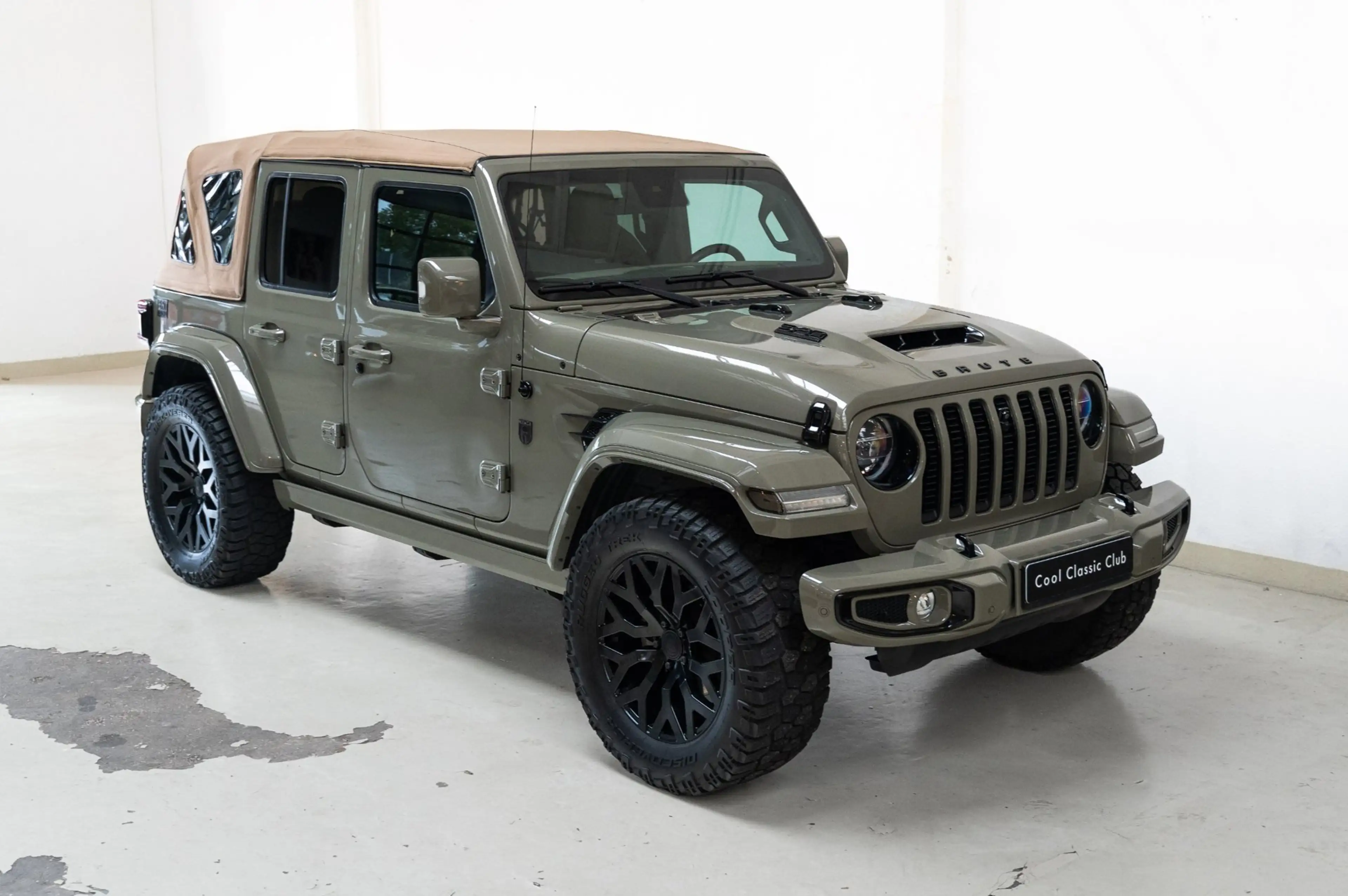 Jeep Wrangler Unlimited 4xe 380 Sahara - BRUTE - Convertible - — photo 3