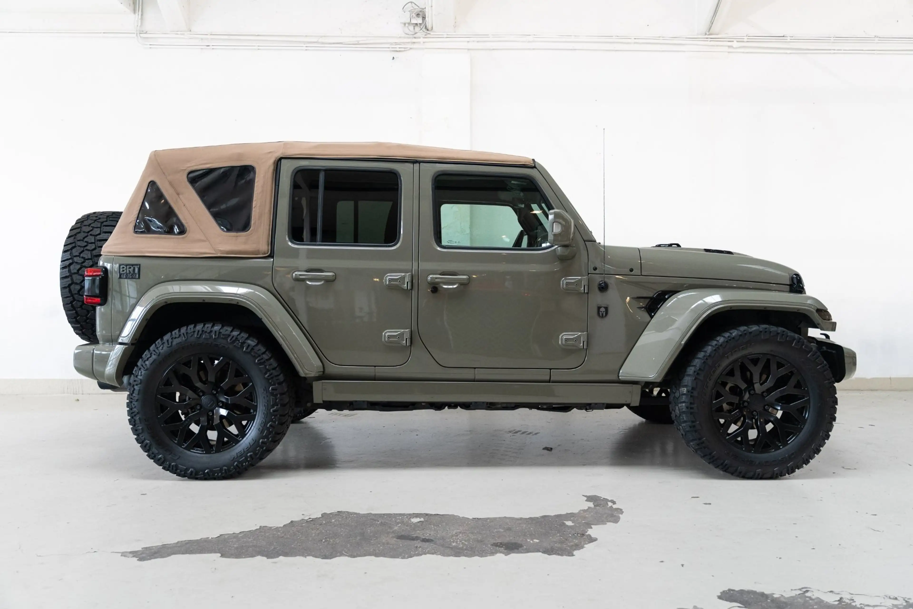 Jeep Wrangler Unlimited 4xe 380 Sahara - BRUTE - Convertible - — photo 4
