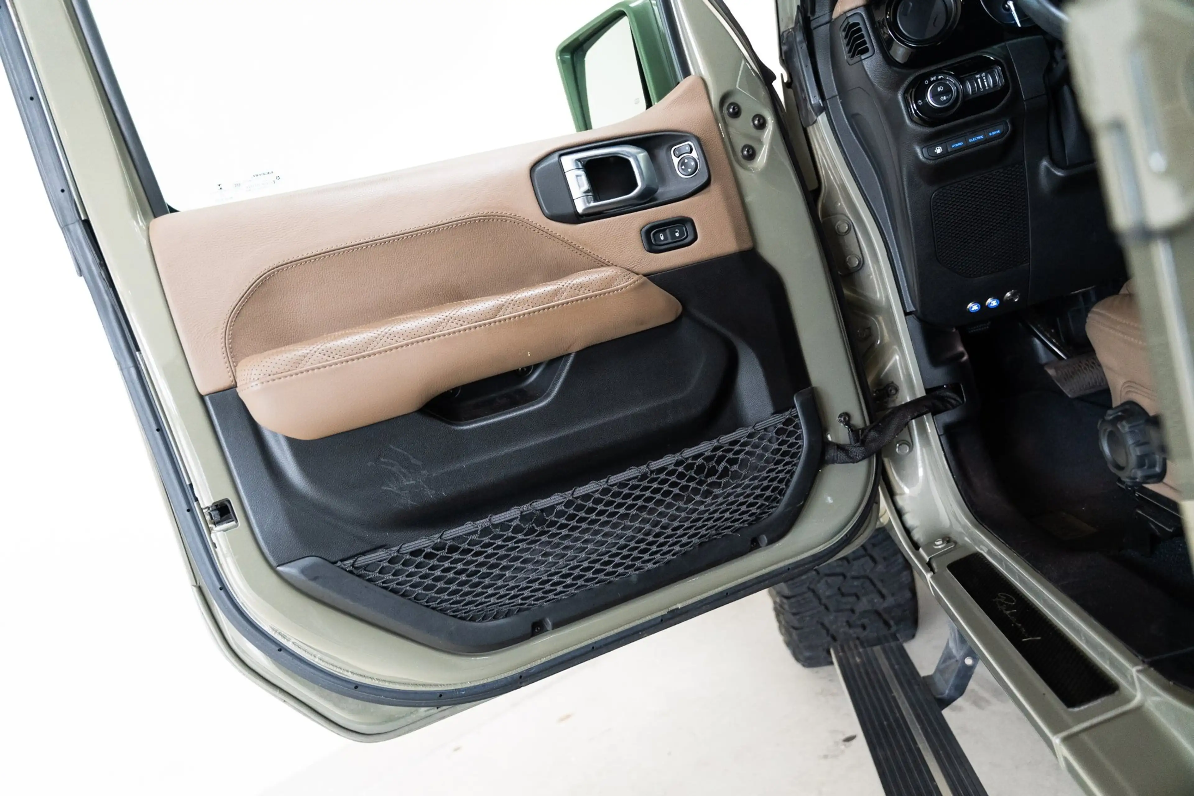 Jeep Wrangler Unlimited 4xe 380 Sahara - BRUTE - Convertible - — photo 9