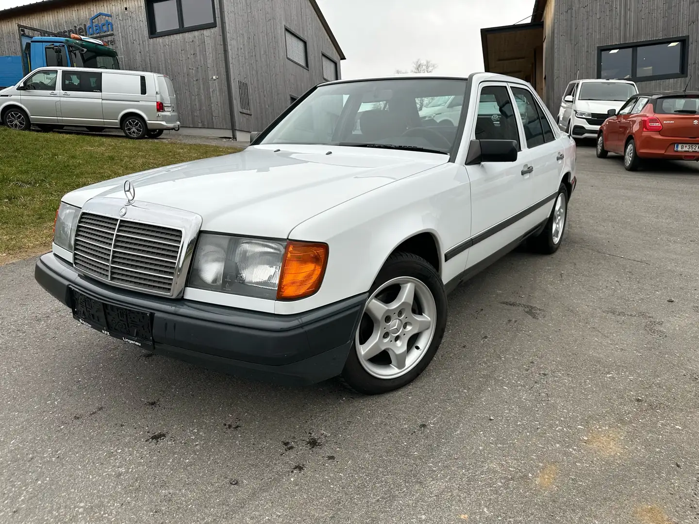 Mercedes-Benz 260 E Blanco - 1