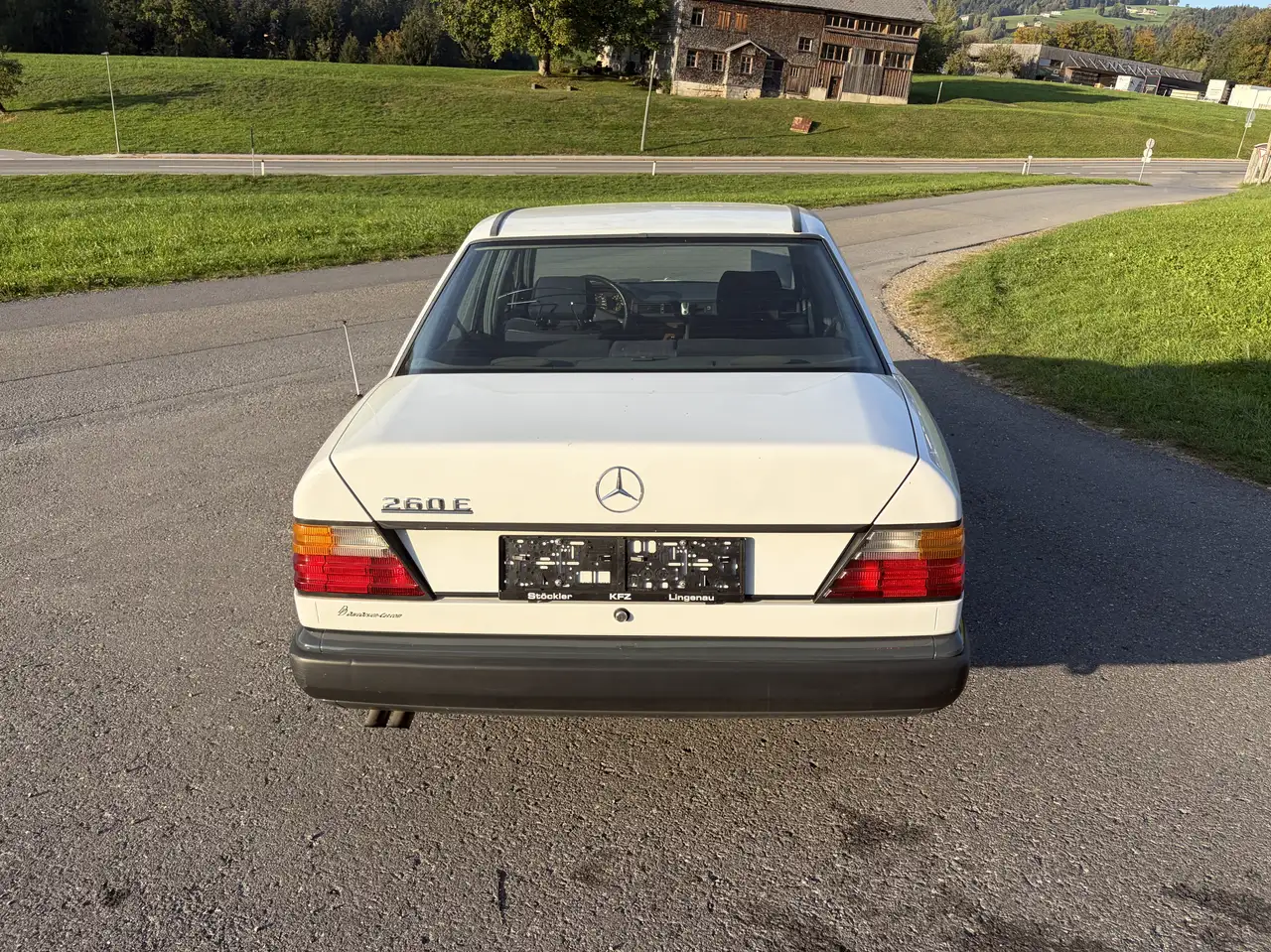 Mercedes-Benz 260 E260, foto 2