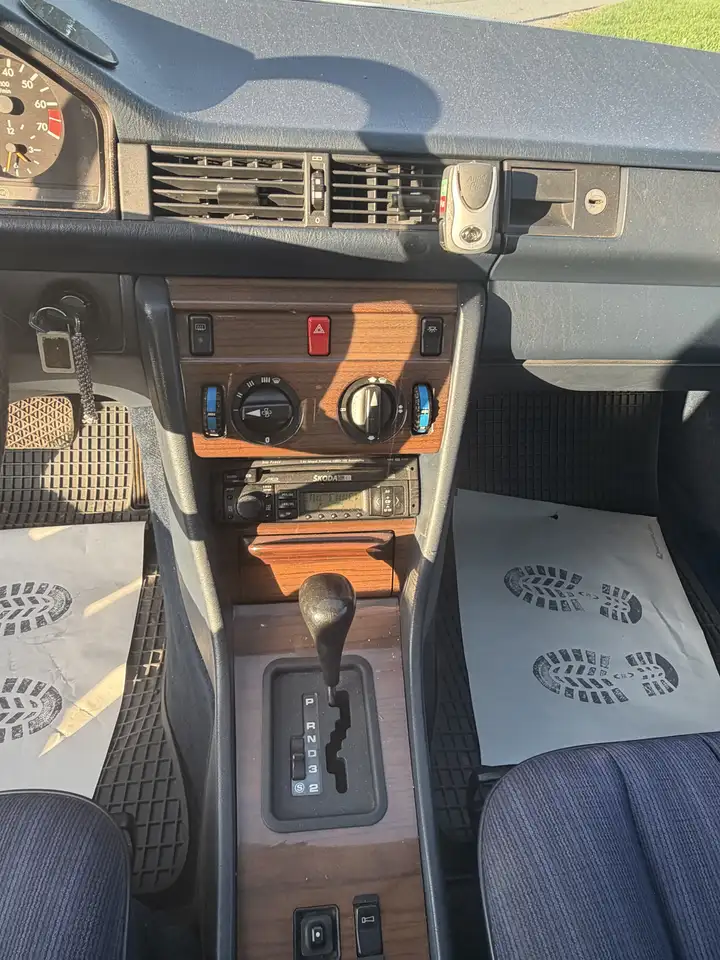 Mercedes-Benz 260 E260, foto 7