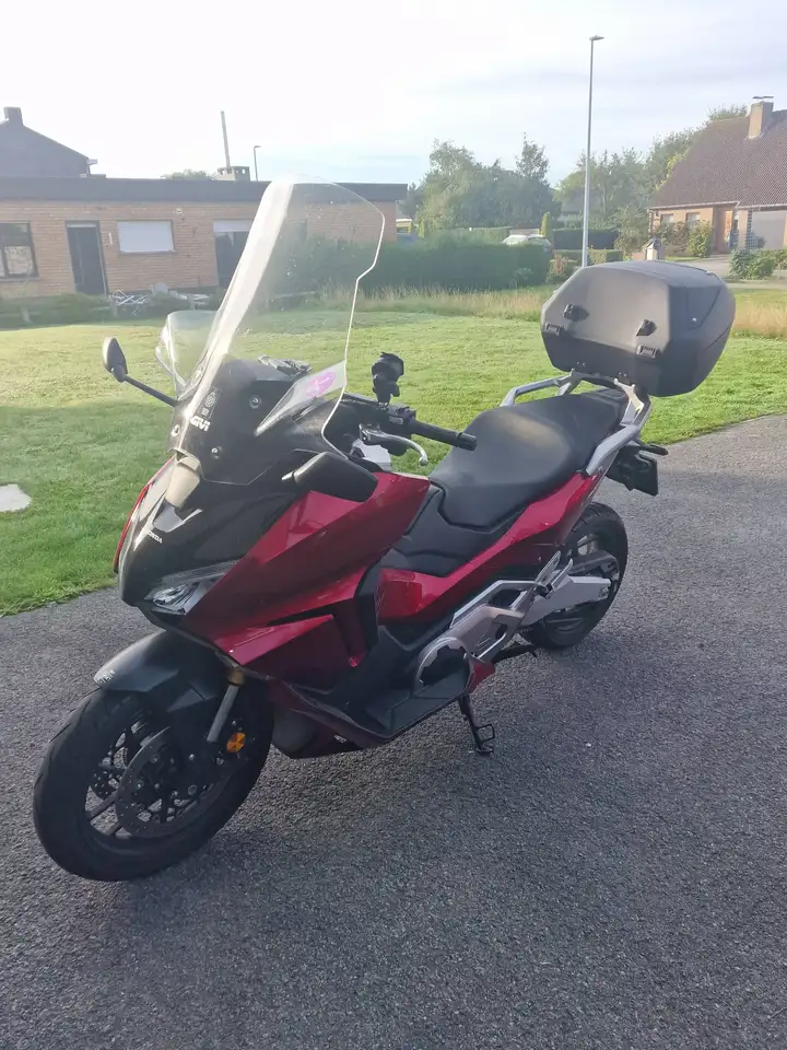 Honda Forza 750
