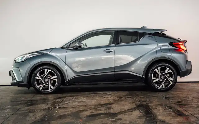 Toyota C-HR view 2