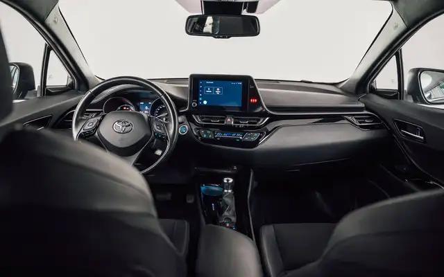 Toyota C-HR view 13