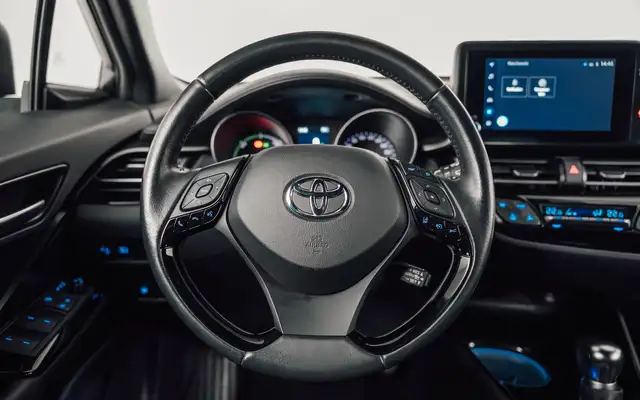 Toyota C-HR view 14