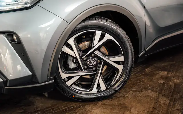 Toyota C-HR view 6