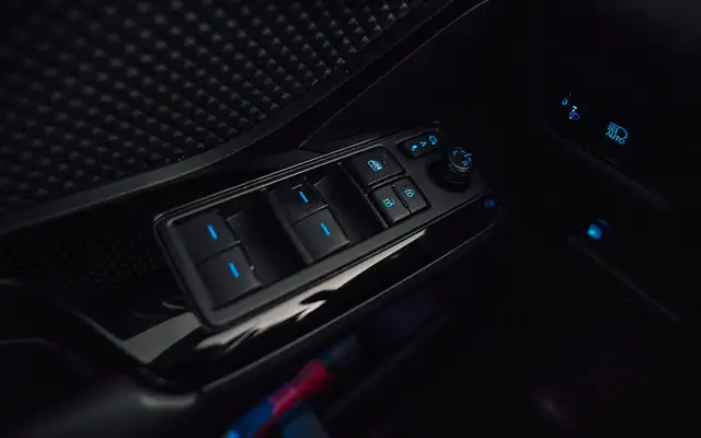 Toyota C-HR view 11