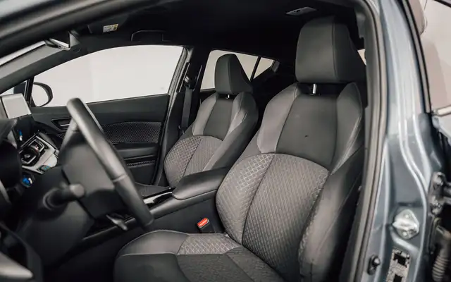Toyota C-HR view 9