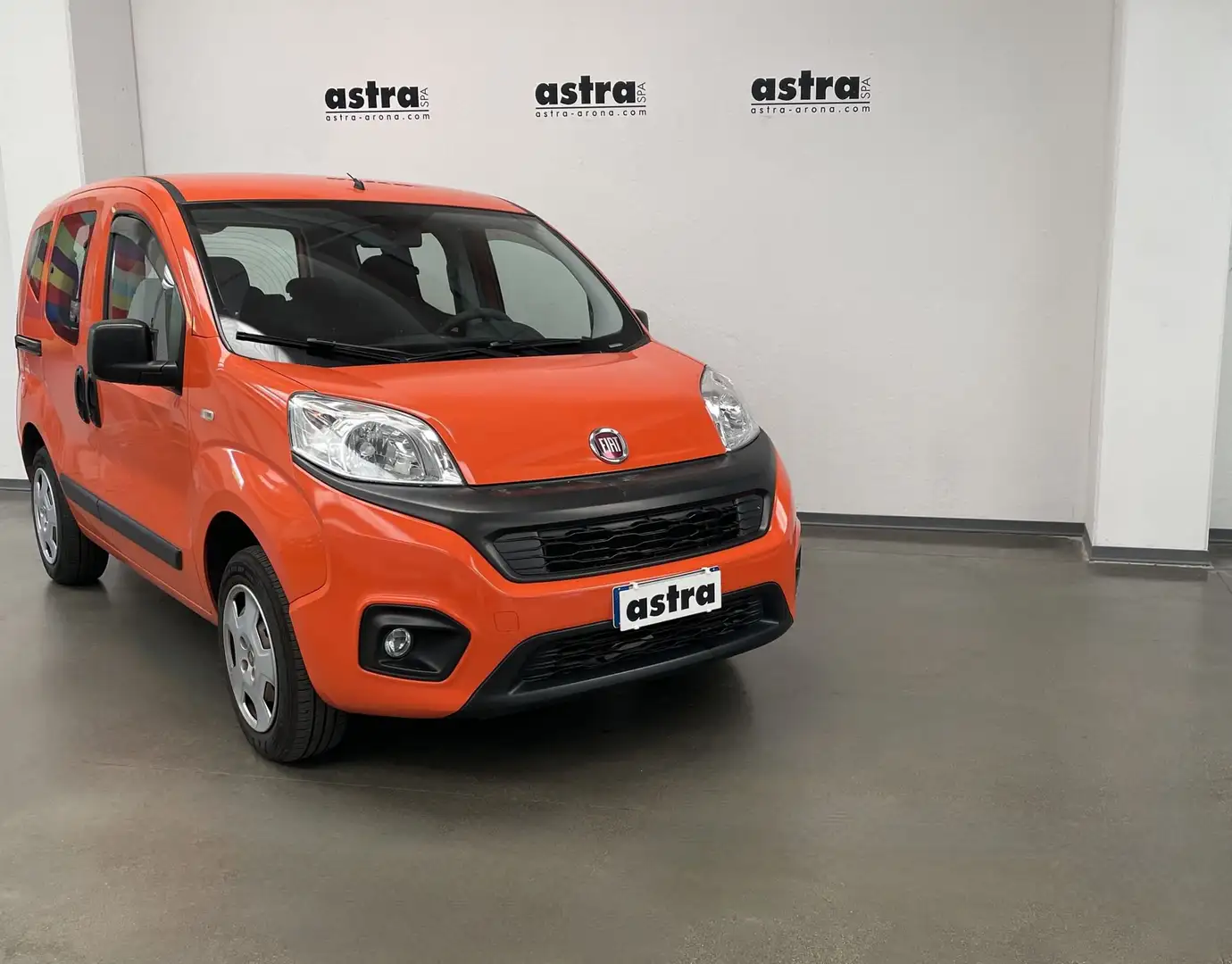 Fiat Qubo QUBO 1.4 8V 77 CV Easy Natural Power Orange - 1