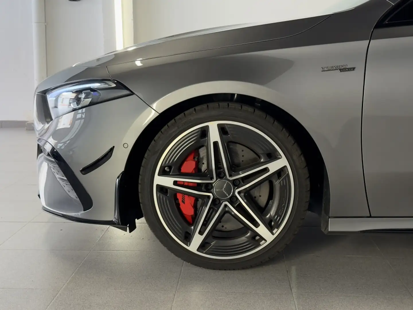 Mercedes-Benz A 35 AMG Line Premium 4Matic 8G-DCT Gris - 2