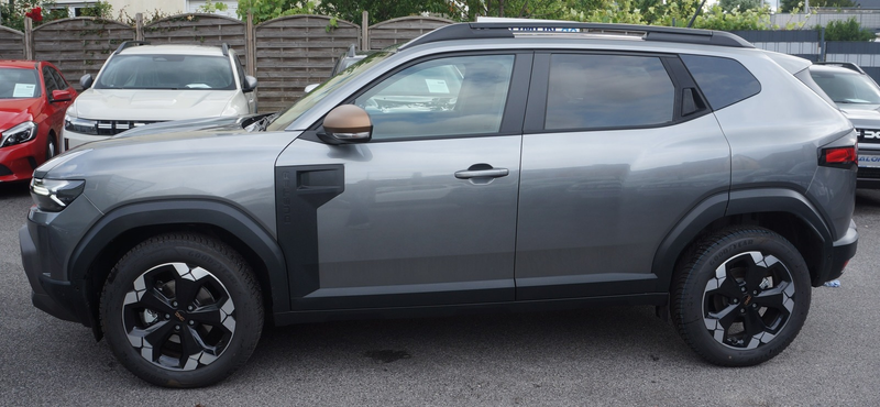 Dacia Duster III 140 AUTOM HYBR Extreme+Sitzheiz+Lenkradheiz — photo 8