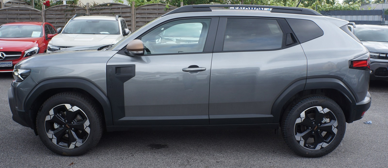 Dacia Duster III 140 AUTOM HYBR Extreme+Sitzheiz+Lenkradheiz — photo 9
