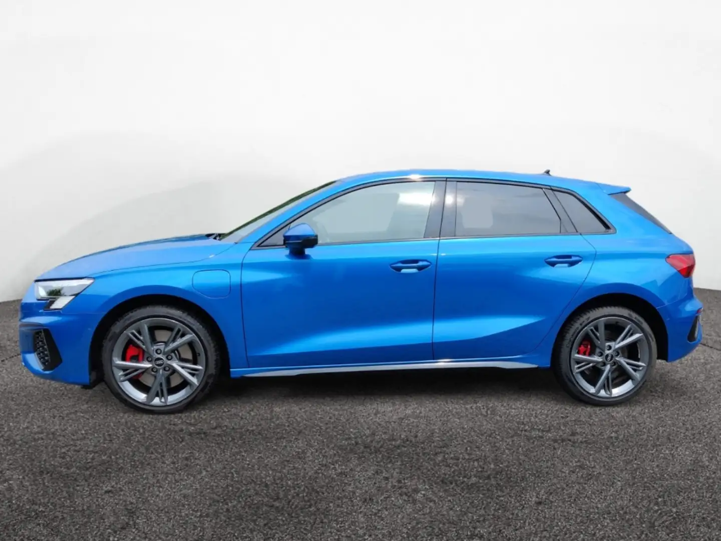 Audi A3 Sportback 45 TFSIe S line MMI plus LED ACC Blau - 2
