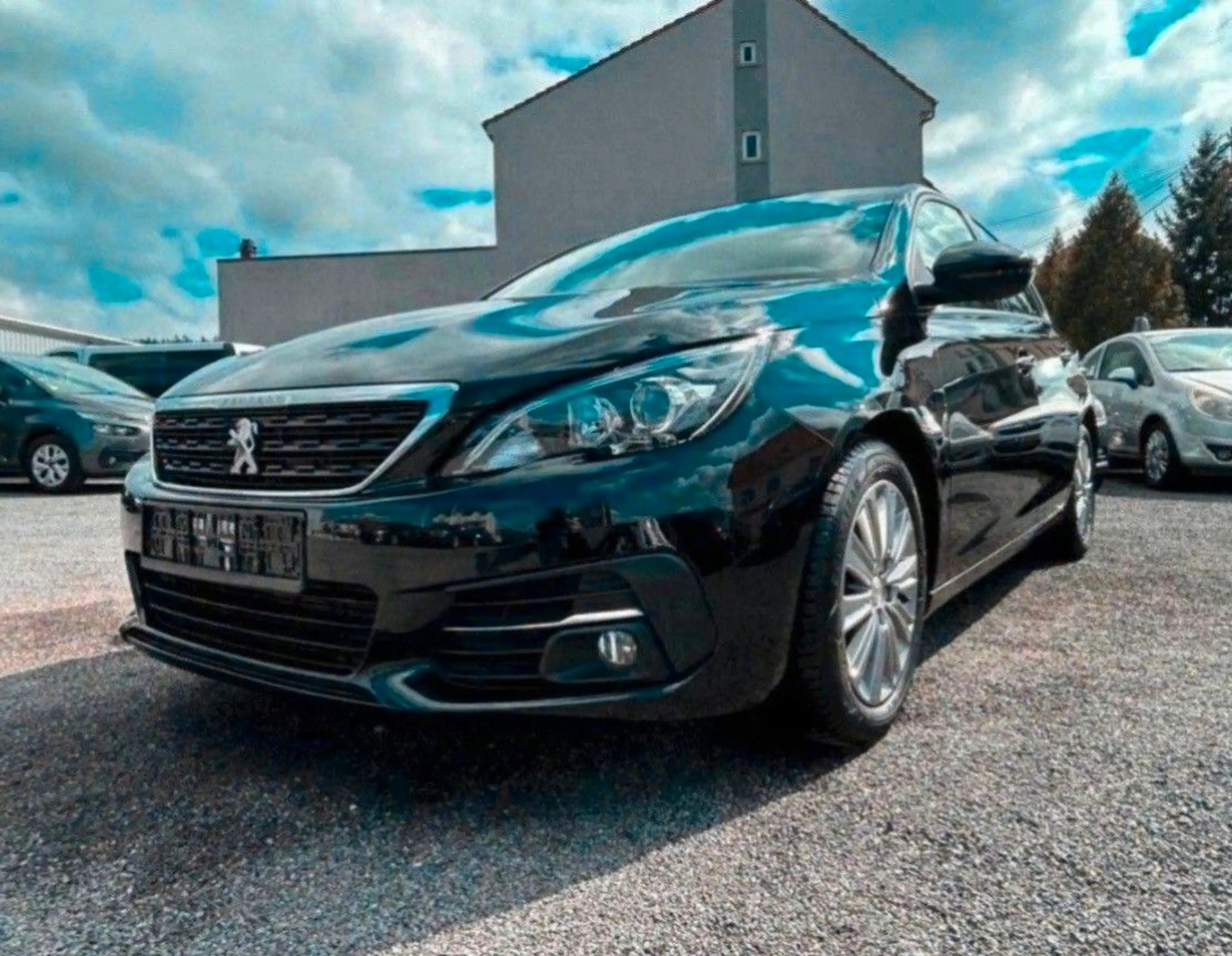 Peugeot 308 ACTIVE PACK KAMERA + NAVI + SHZ + TEMP