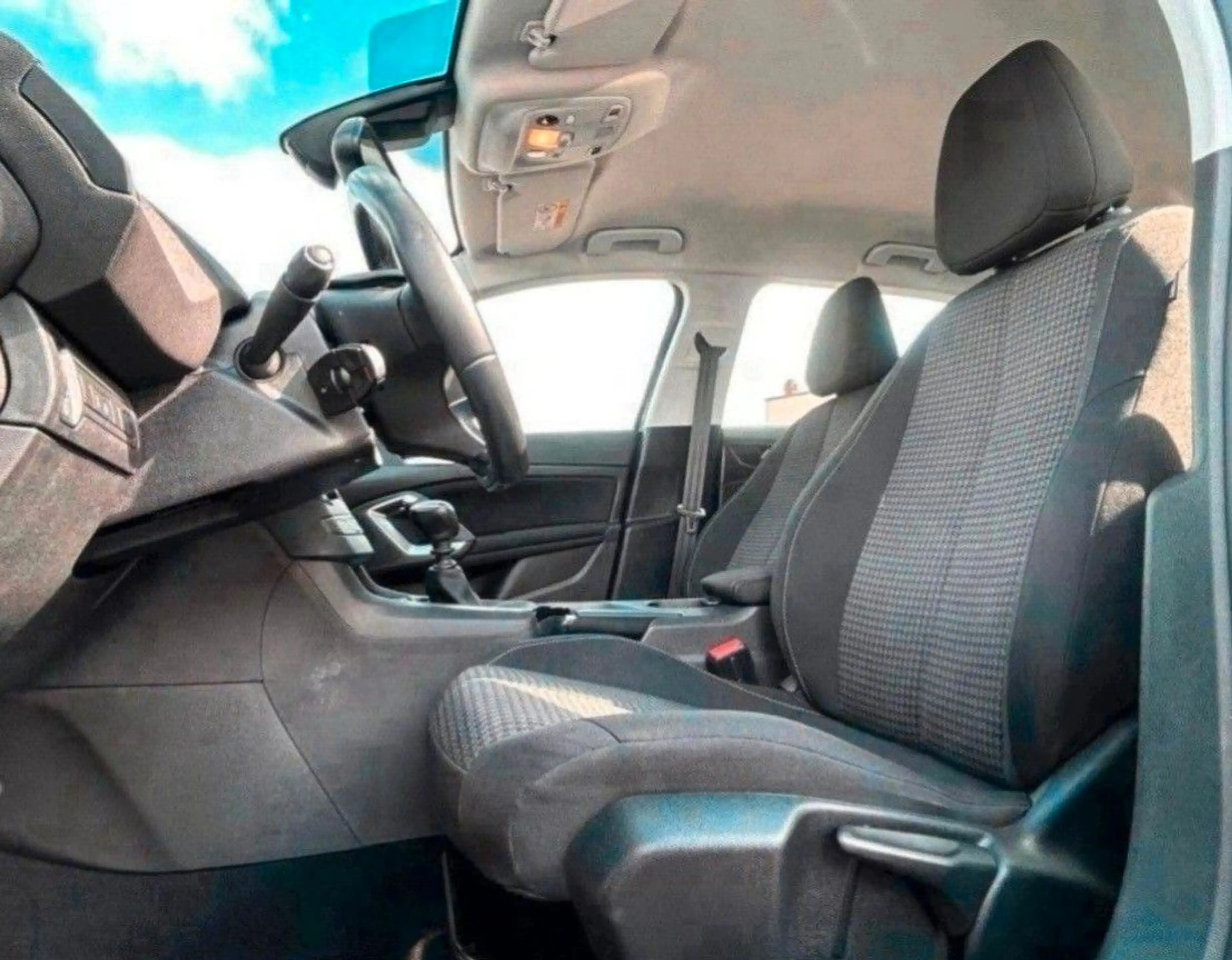 Peugeot 308 ACTIVE PACK KAMERA + NAVI + SHZ + TEMP — photo 12