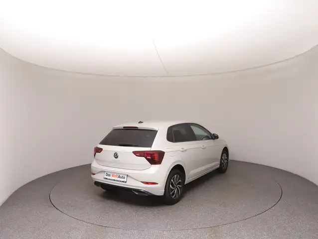 Volkswagen Polo view 4