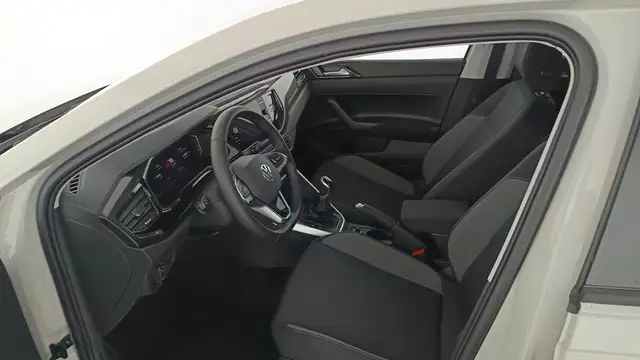 Volkswagen Polo view 9