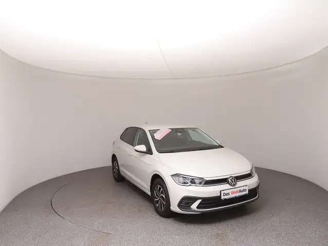 Volkswagen Polo view 2