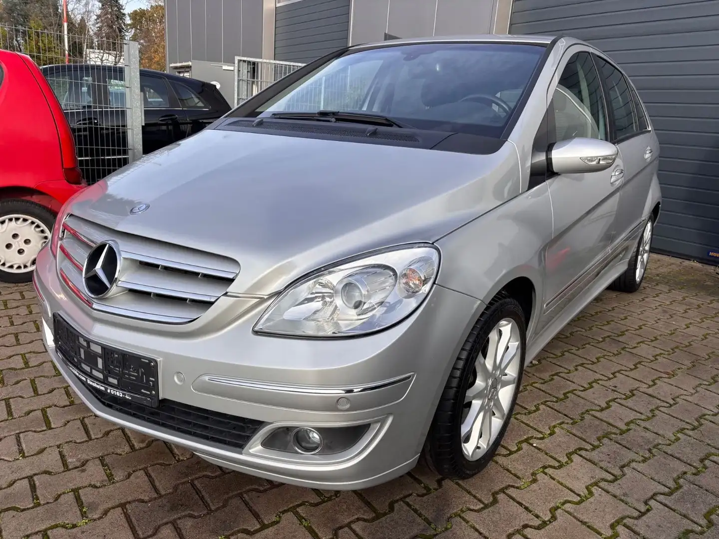 Mercedes-Benz B 200 NEUZUSTD ähnl. Teilleder AHK abn 17`Alu Silber - 1