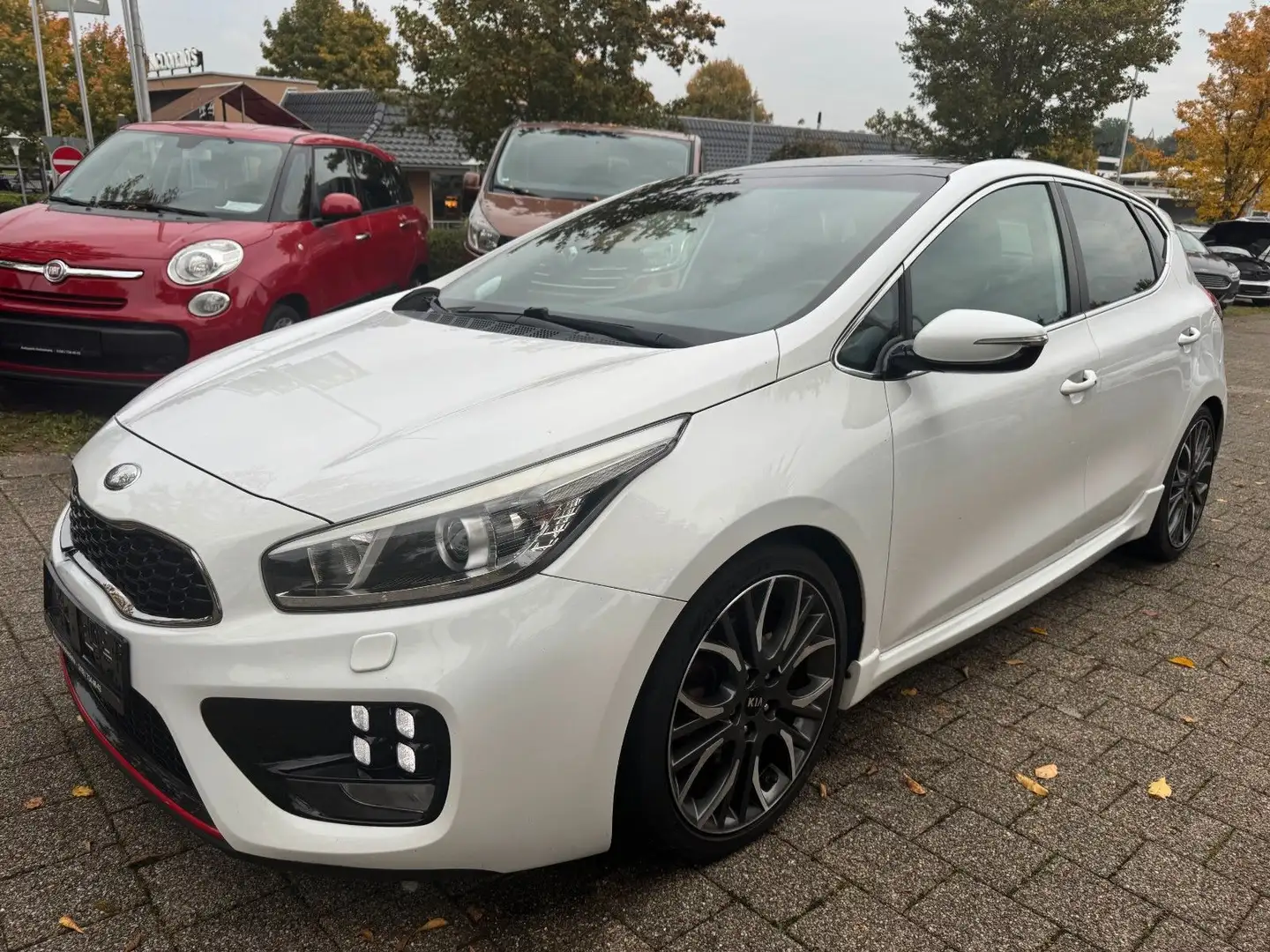 Kia Ceed / cee'd Ceed GT-Track *NAVI*XENON*PANO*RFK*8-fach* Weiß - 1