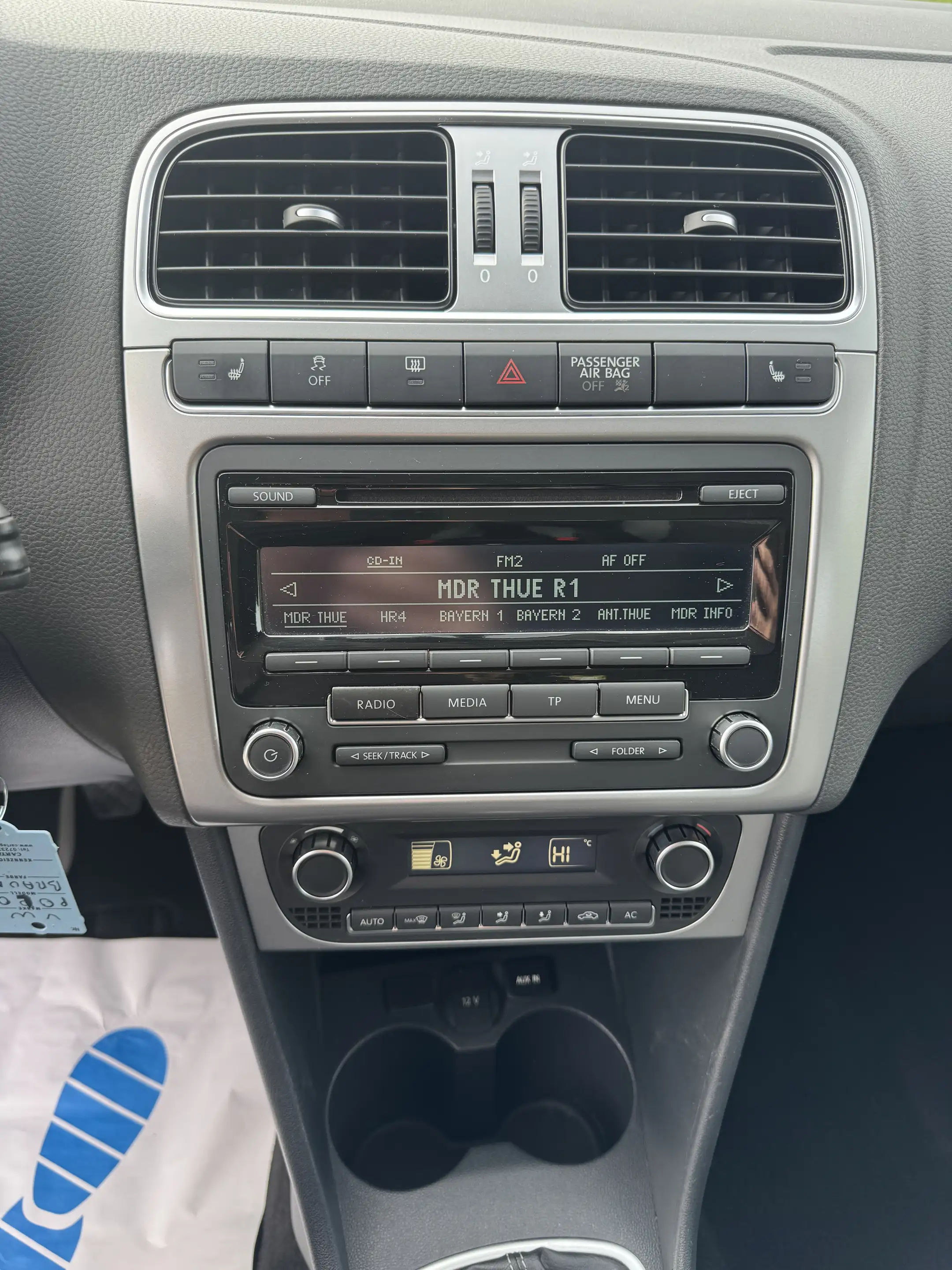 Volkswagen Polo Life — photo 11
