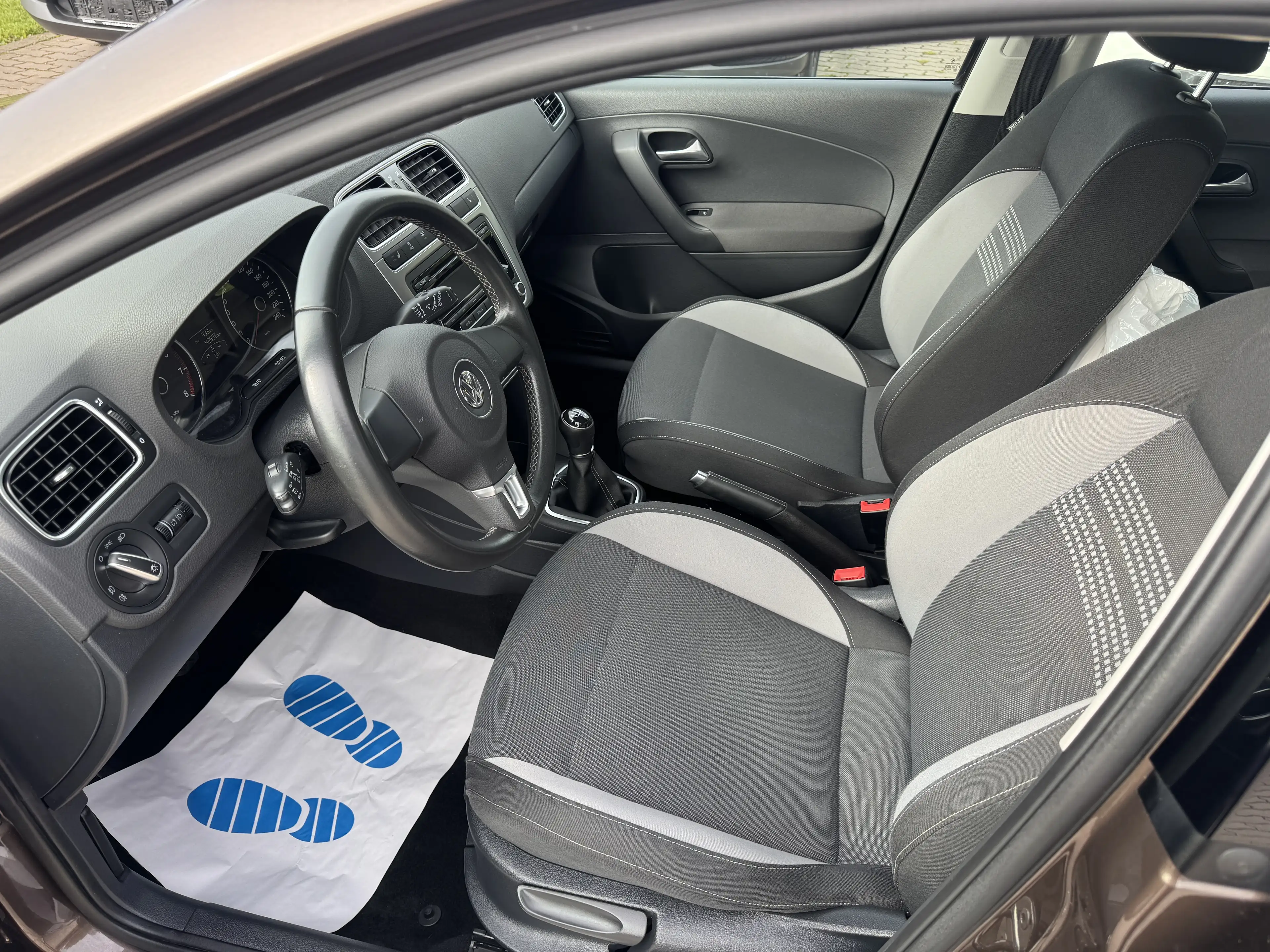 Volkswagen Polo Life — photo 8
