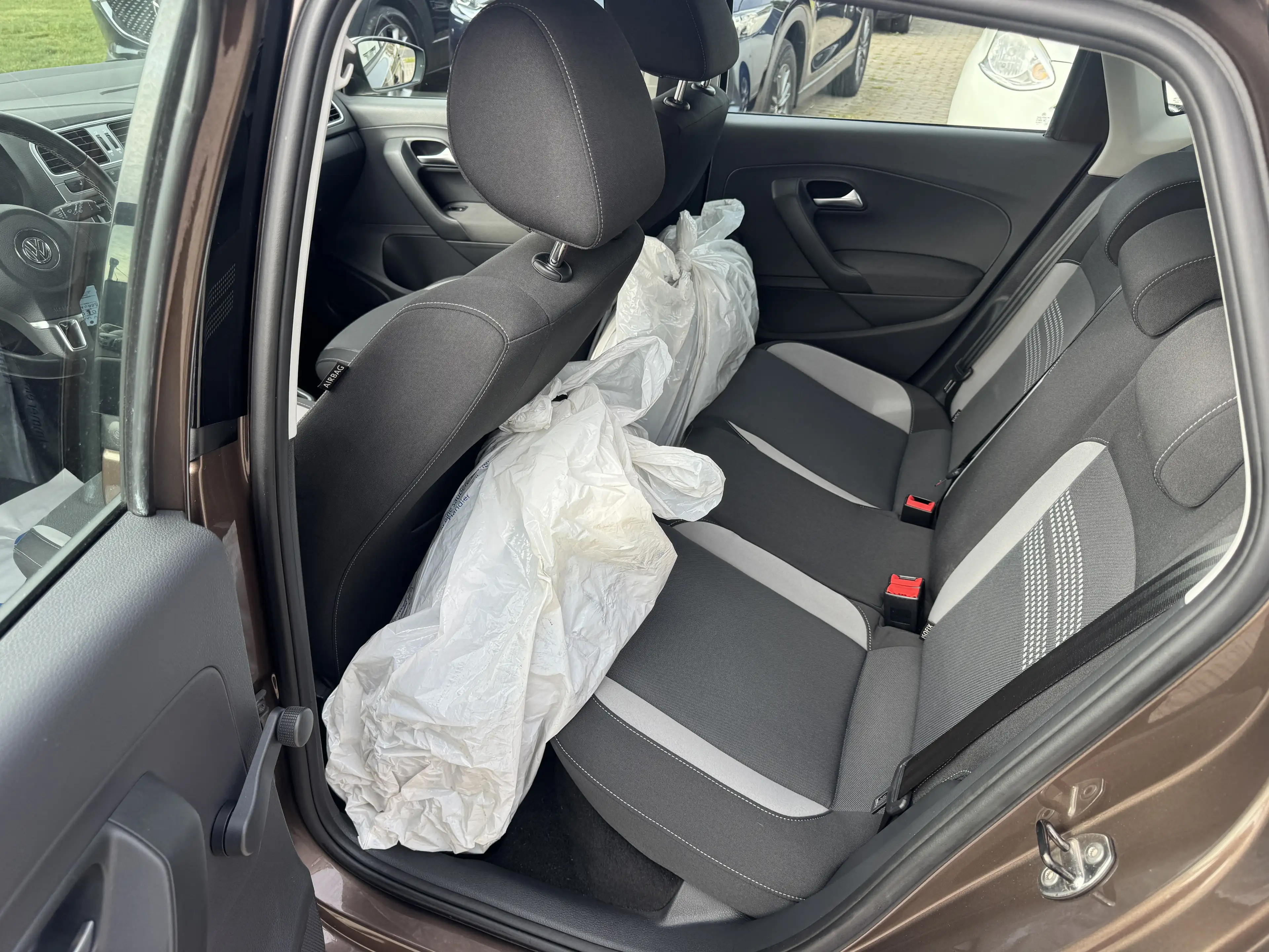 Volkswagen Polo Life — photo 9