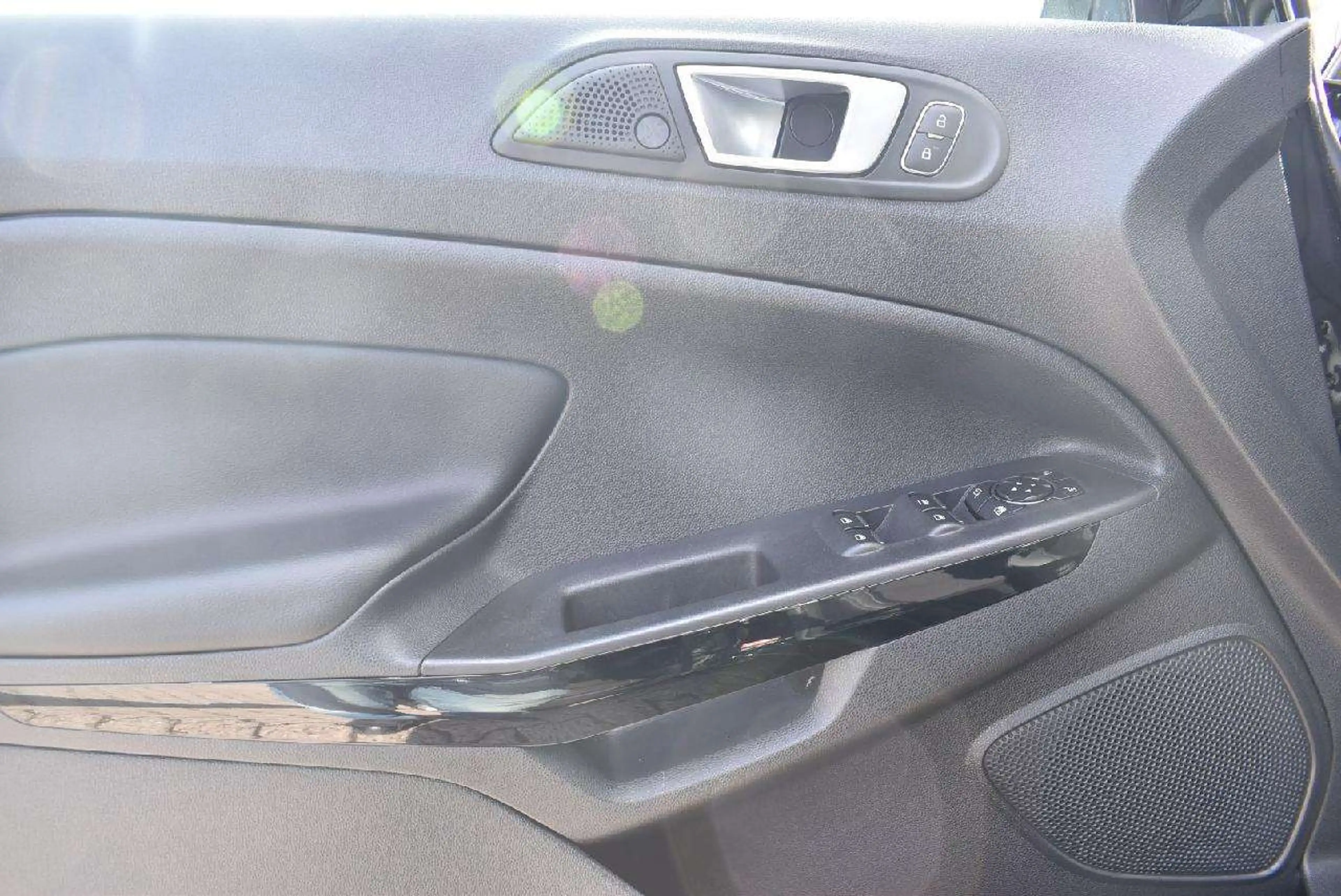 Ford EcoSport Titanium — photo 9