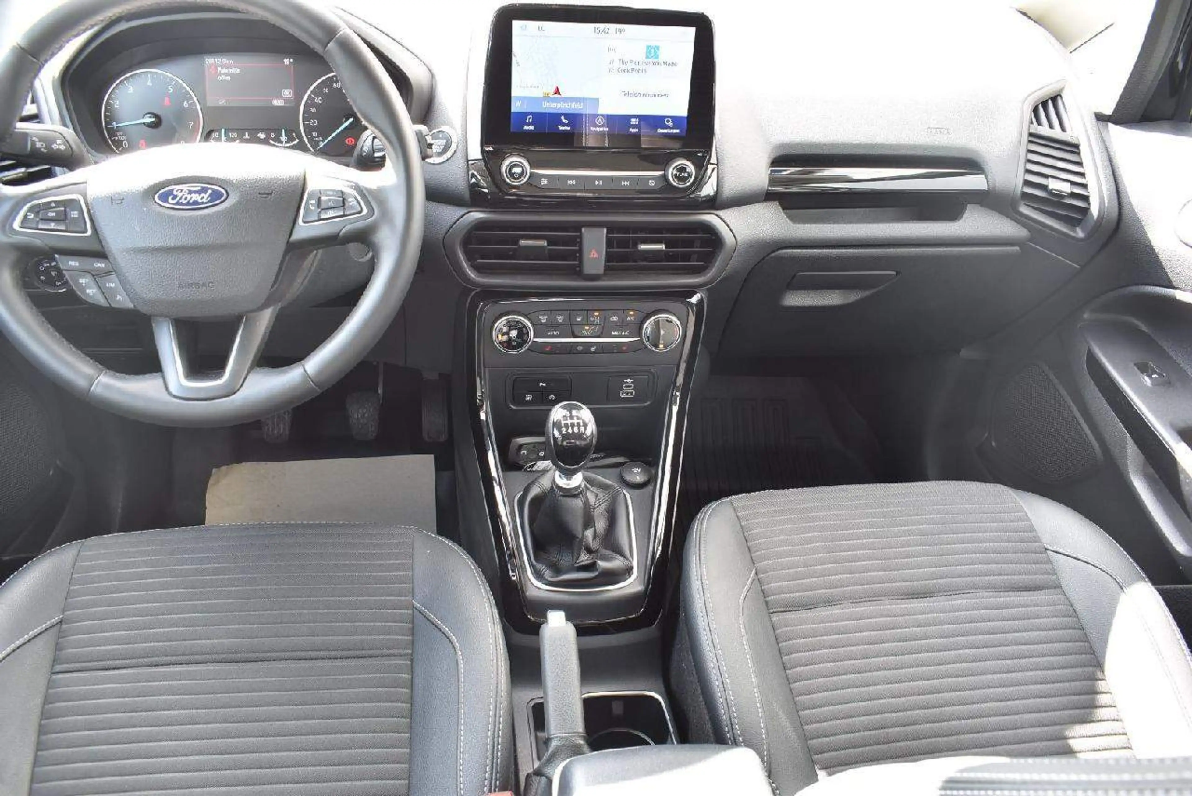 Ford EcoSport Titanium — photo 10