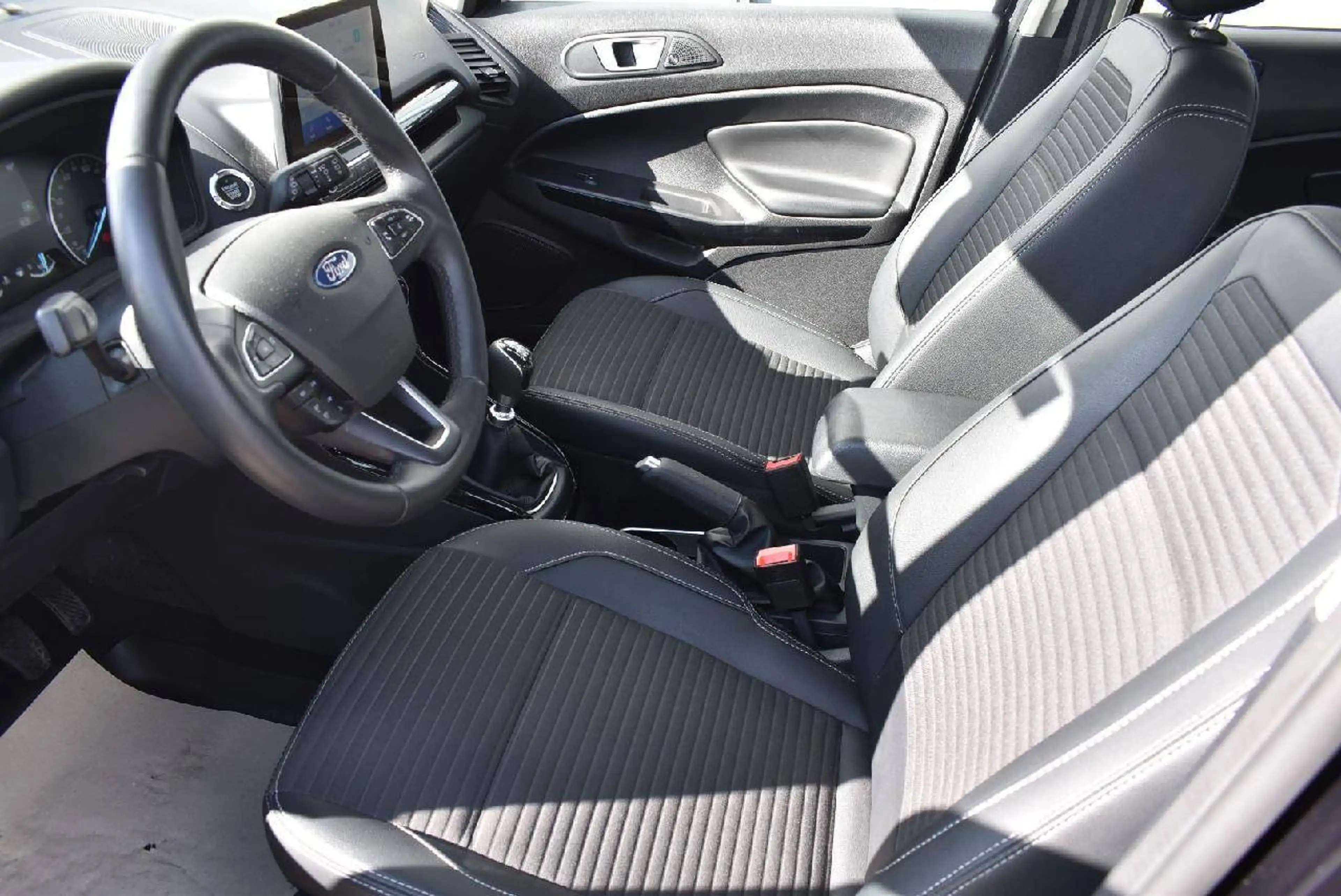 Ford EcoSport Titanium — photo 8