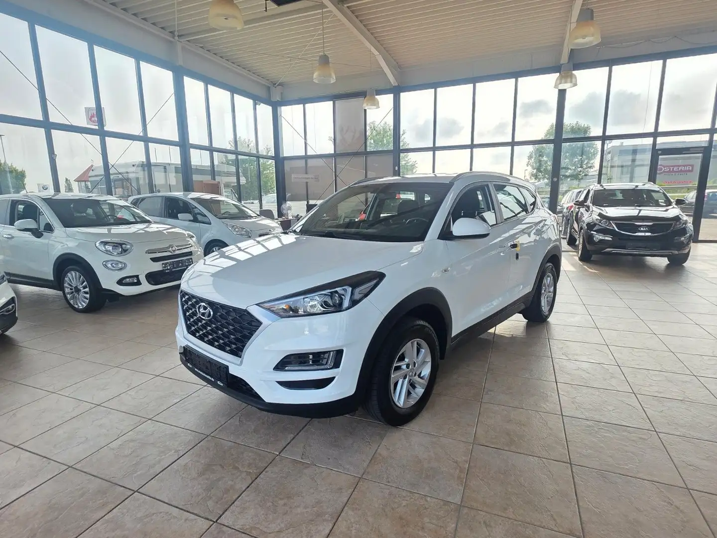 Hyundai TUCSON Select 2WD Weiß - 1