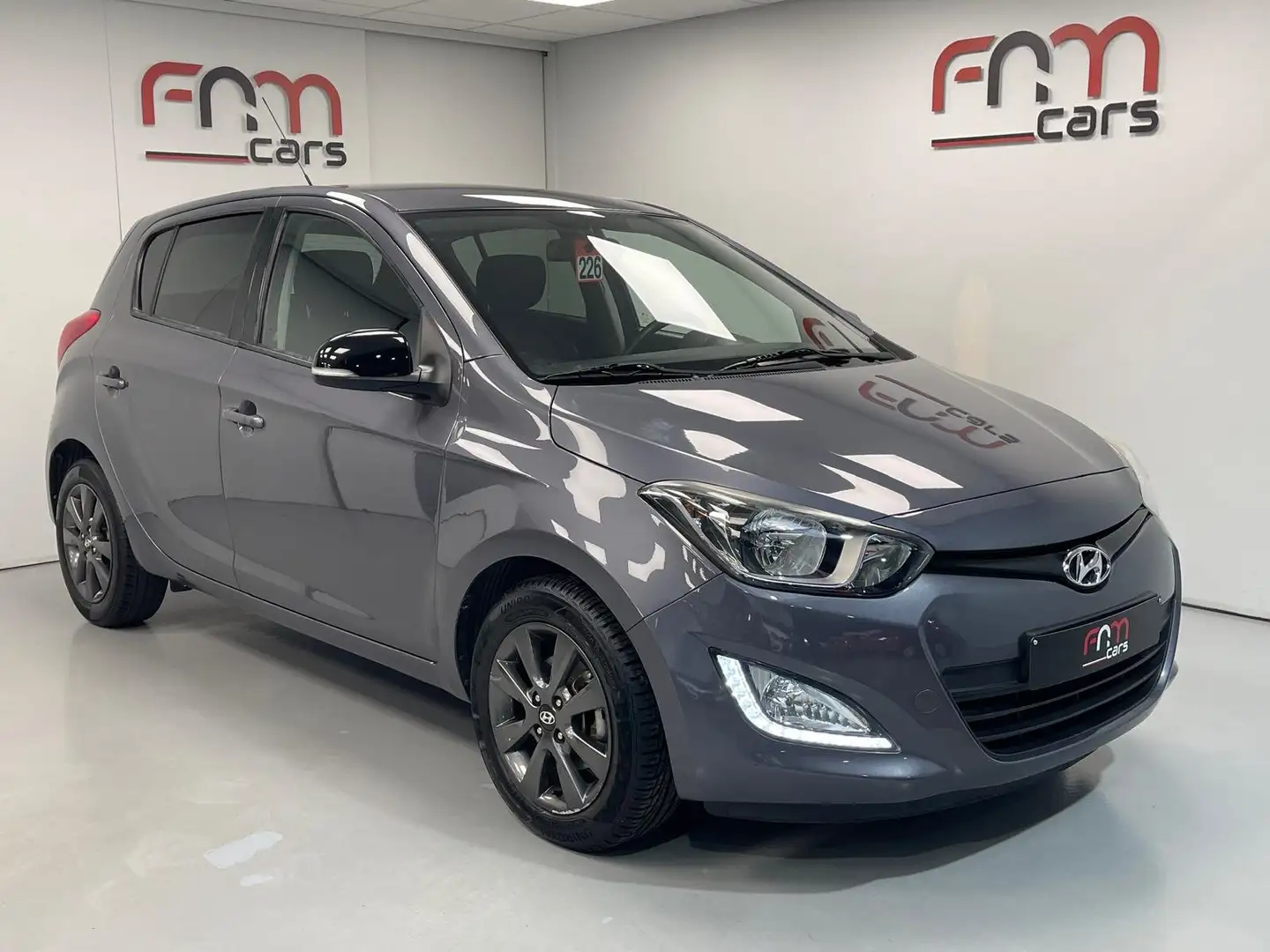 Hyundai i20 1.2i benzine1ste eig bwj2014 Airco Cruise Garantie Gris - 1