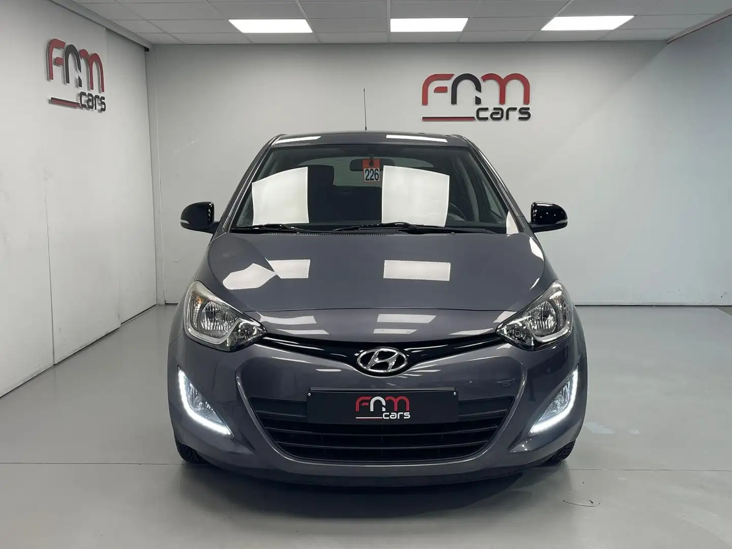 Hyundai i20 1.2i benzine1ste eig bwj2014 Airco Cruise Garantie Gris - 2