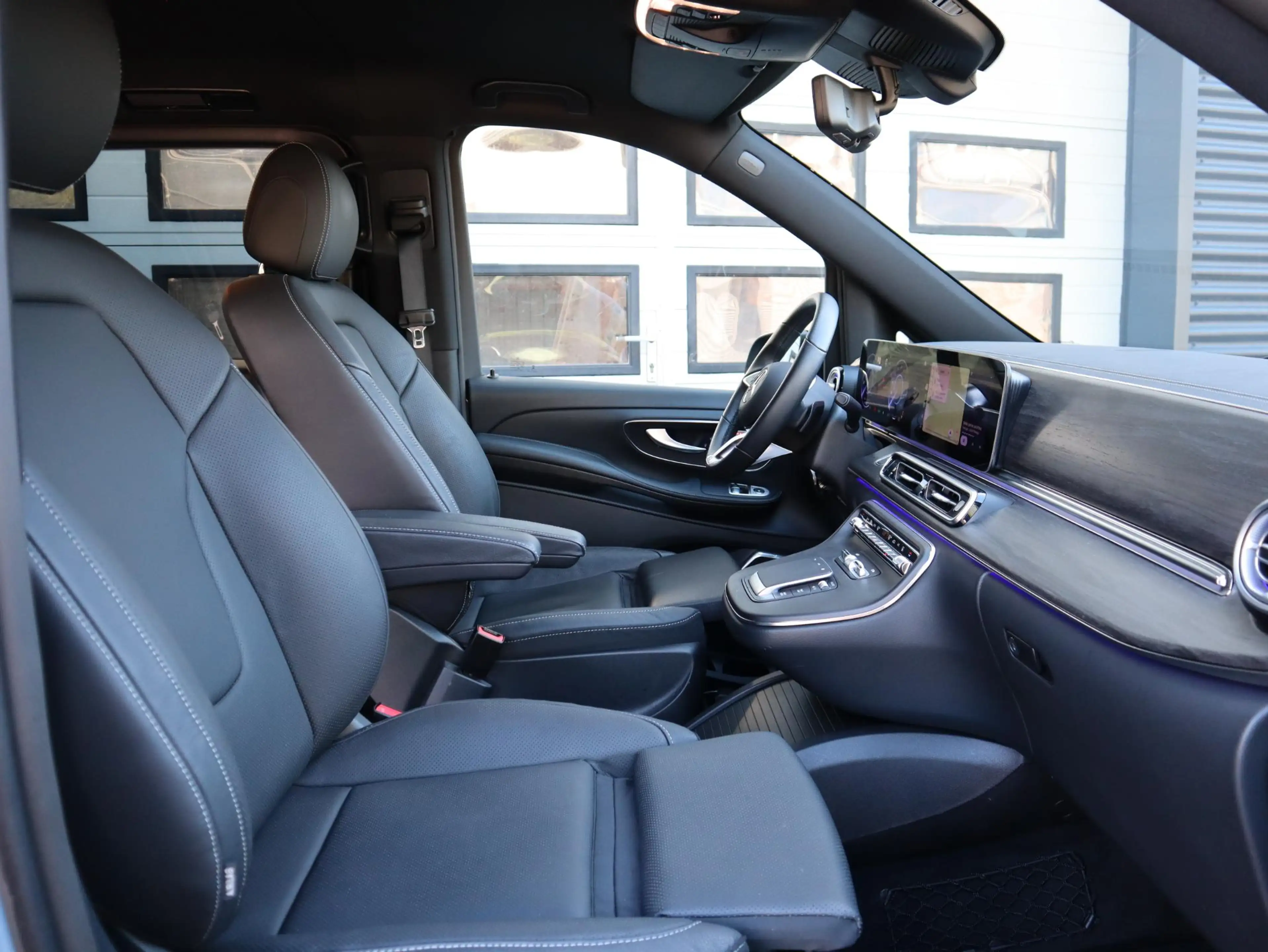 Mercedes-Benz EQV 300 90 kWh Avantgarge AMG - 8 Pers - elc. schuif — photo 11