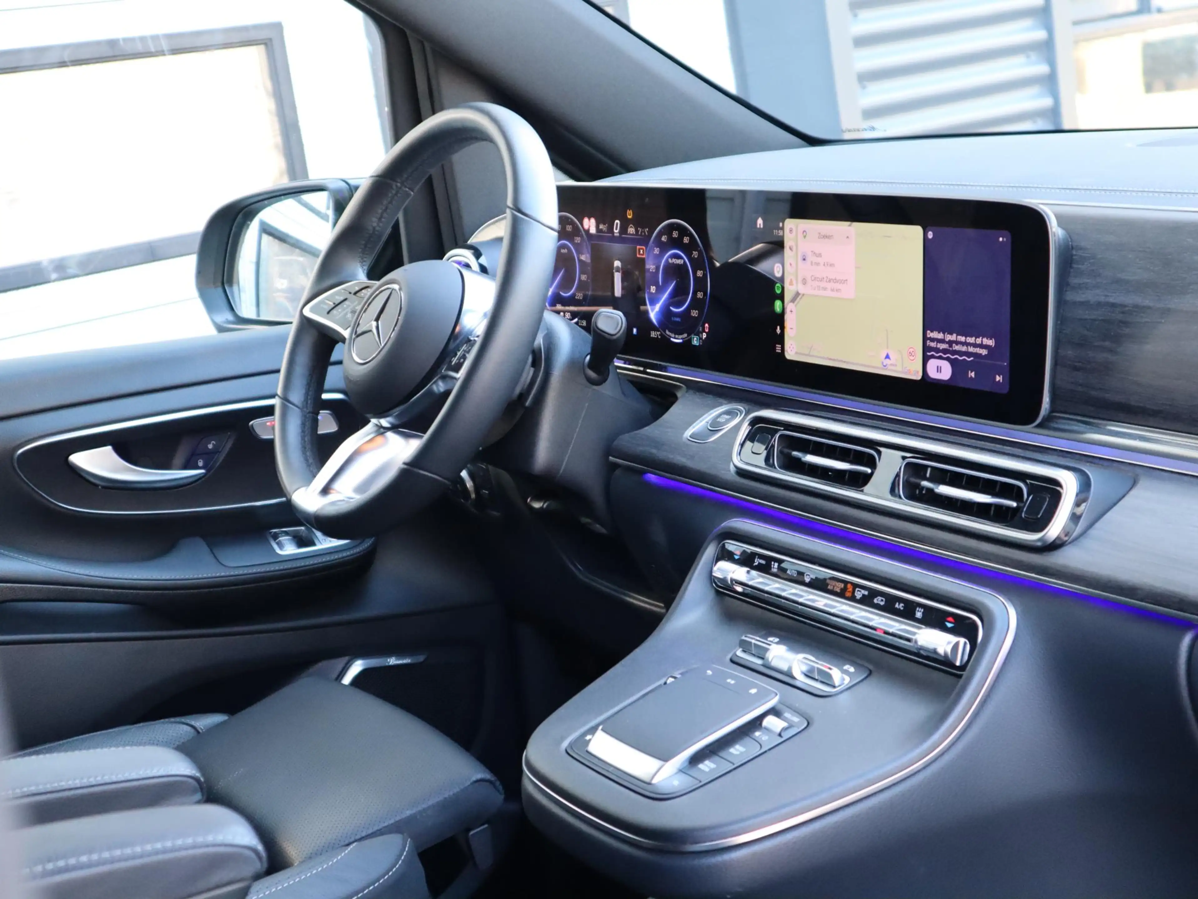Mercedes-Benz EQV 300 90 kWh Avantgarge AMG - 8 Pers - elc. schuif — photo 12