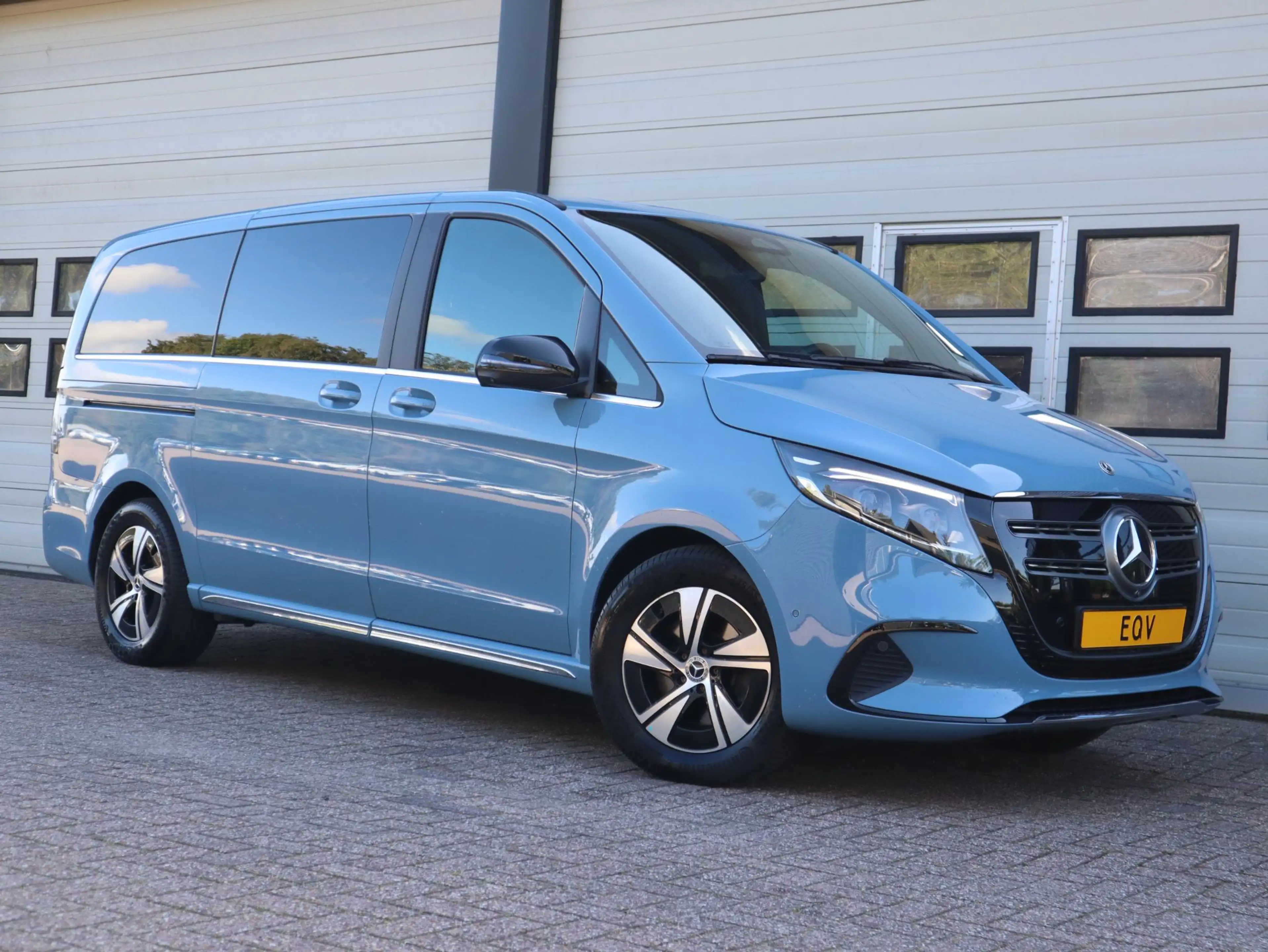 Mercedes-Benz EQV 300 90 kWh Avantgarge AMG - 8 Pers - elc. schuif — photo 2