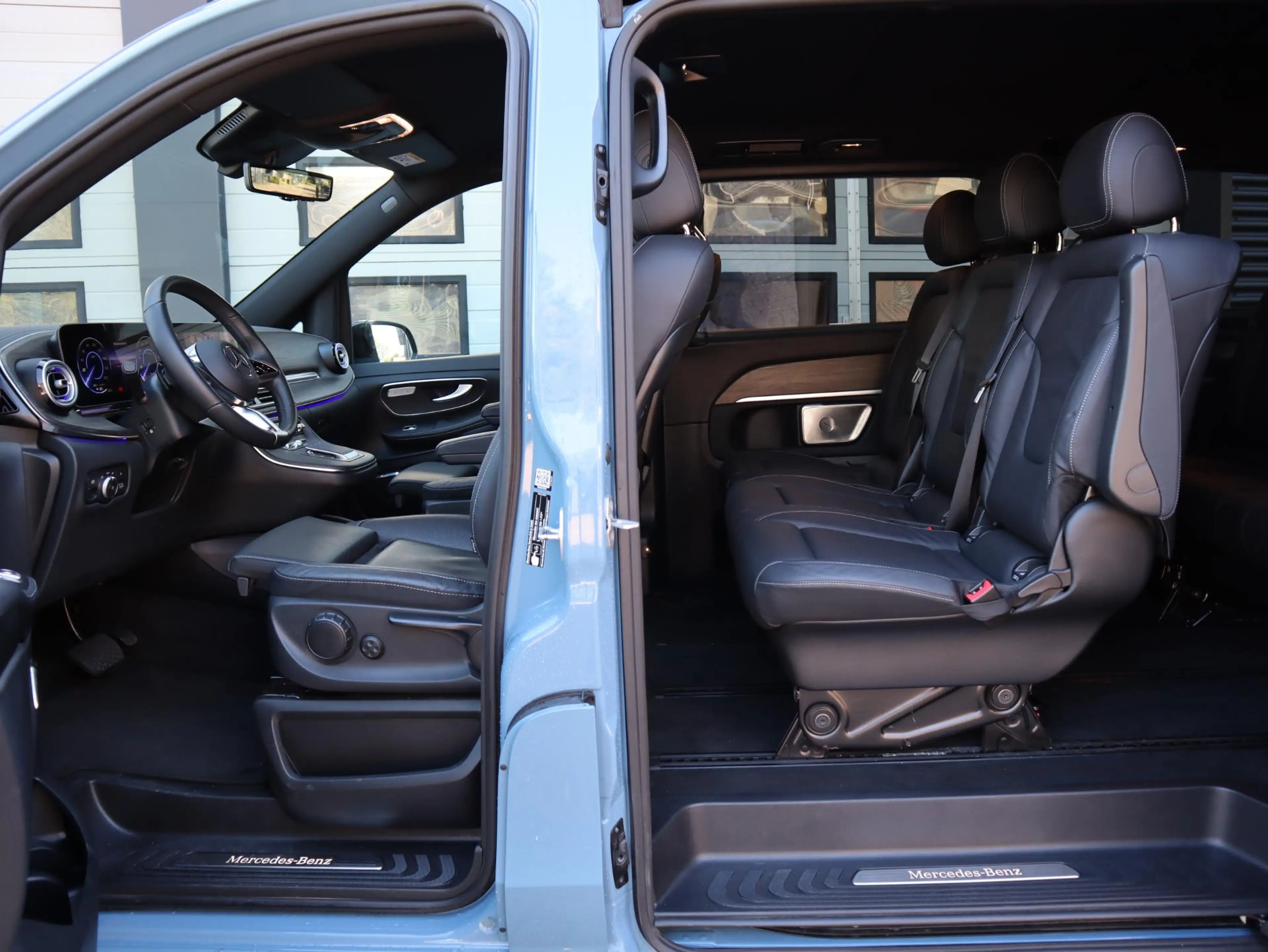Mercedes-Benz EQV 300 90 kWh Avantgarge AMG - 8 Pers - elc. schuif — photo 3