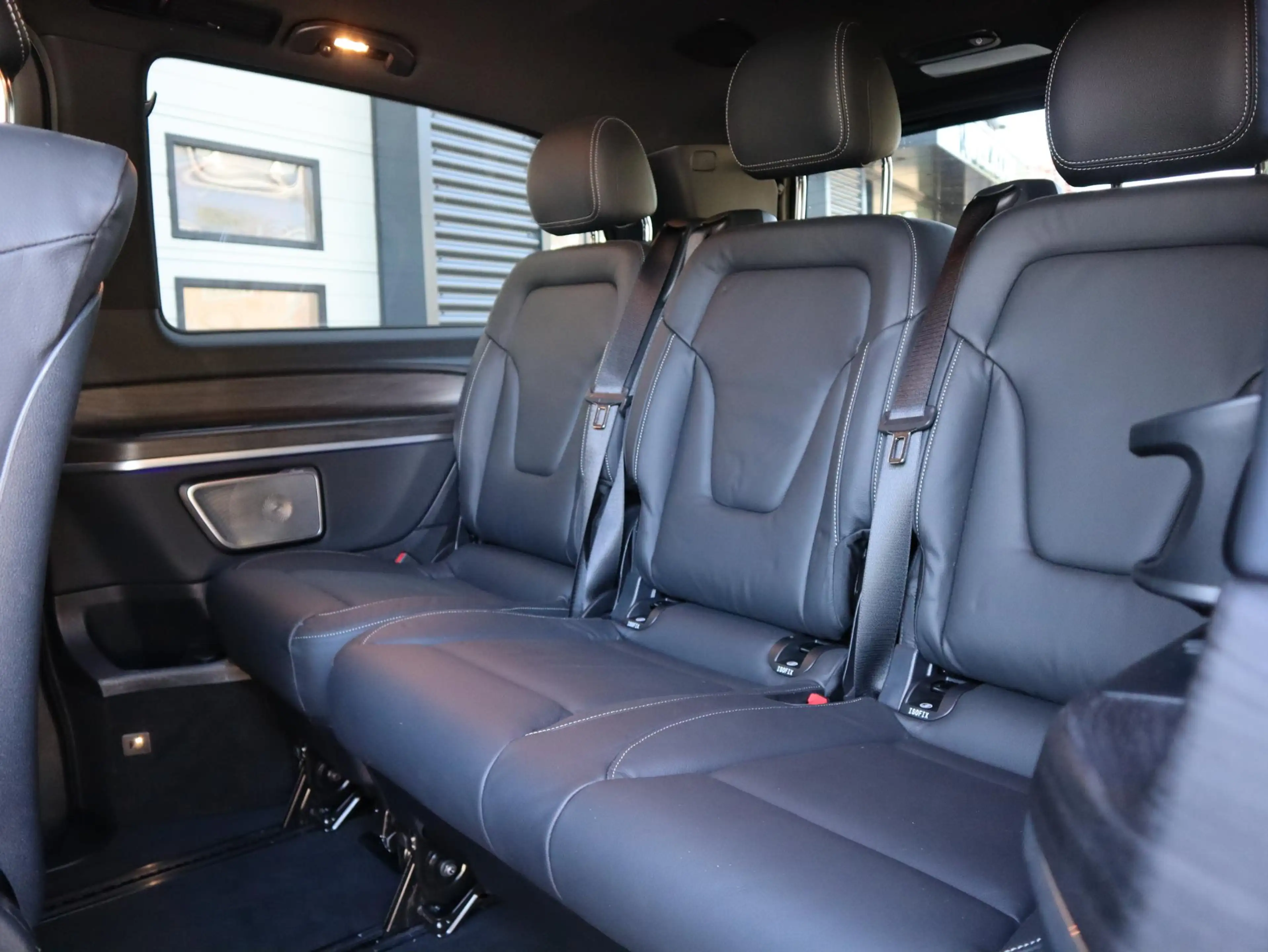 Mercedes-Benz EQV 300 90 kWh Avantgarge AMG - 8 Pers - elc. schuif — photo 14