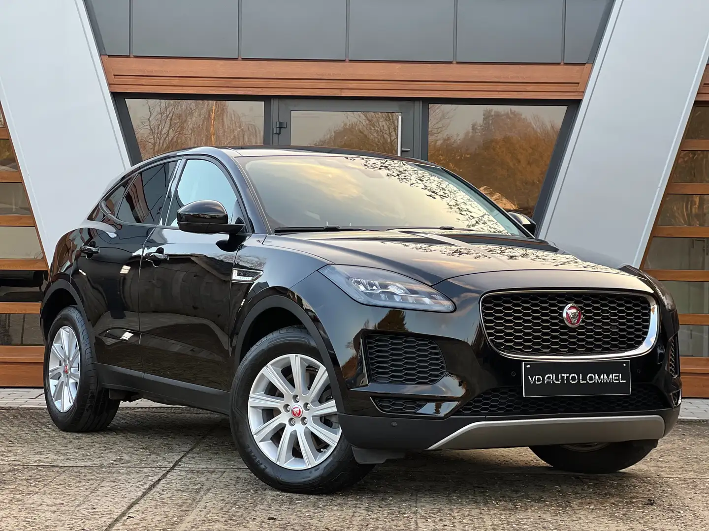 Jaguar E-Pace P200 AWD - AUTOMAAT/ LED/ LEDER/ 33000KM/GARANTIE Zwart - 1