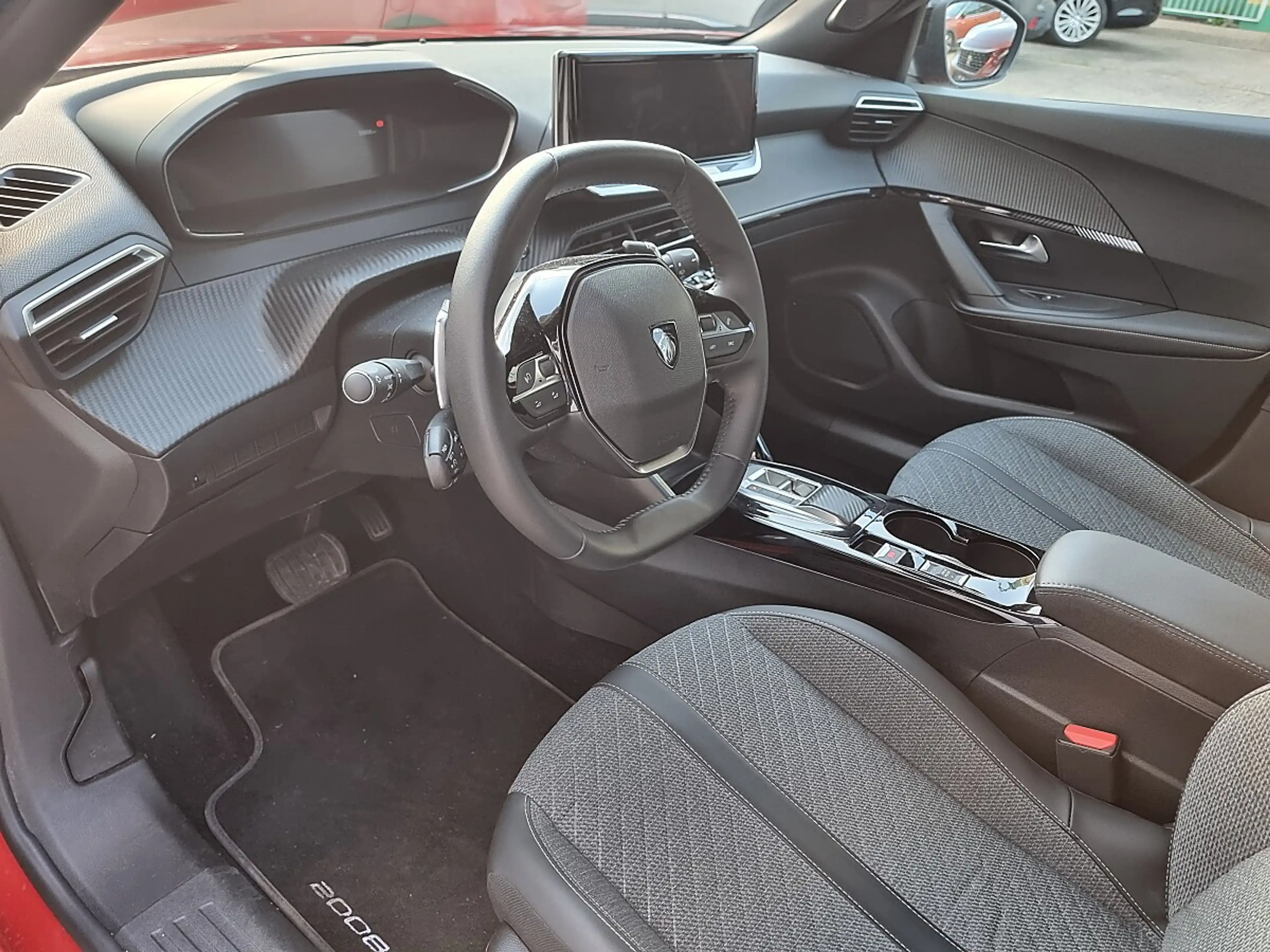 Peugeot 2008 PureTech 130 S&S Allure EAT6 — photo 4