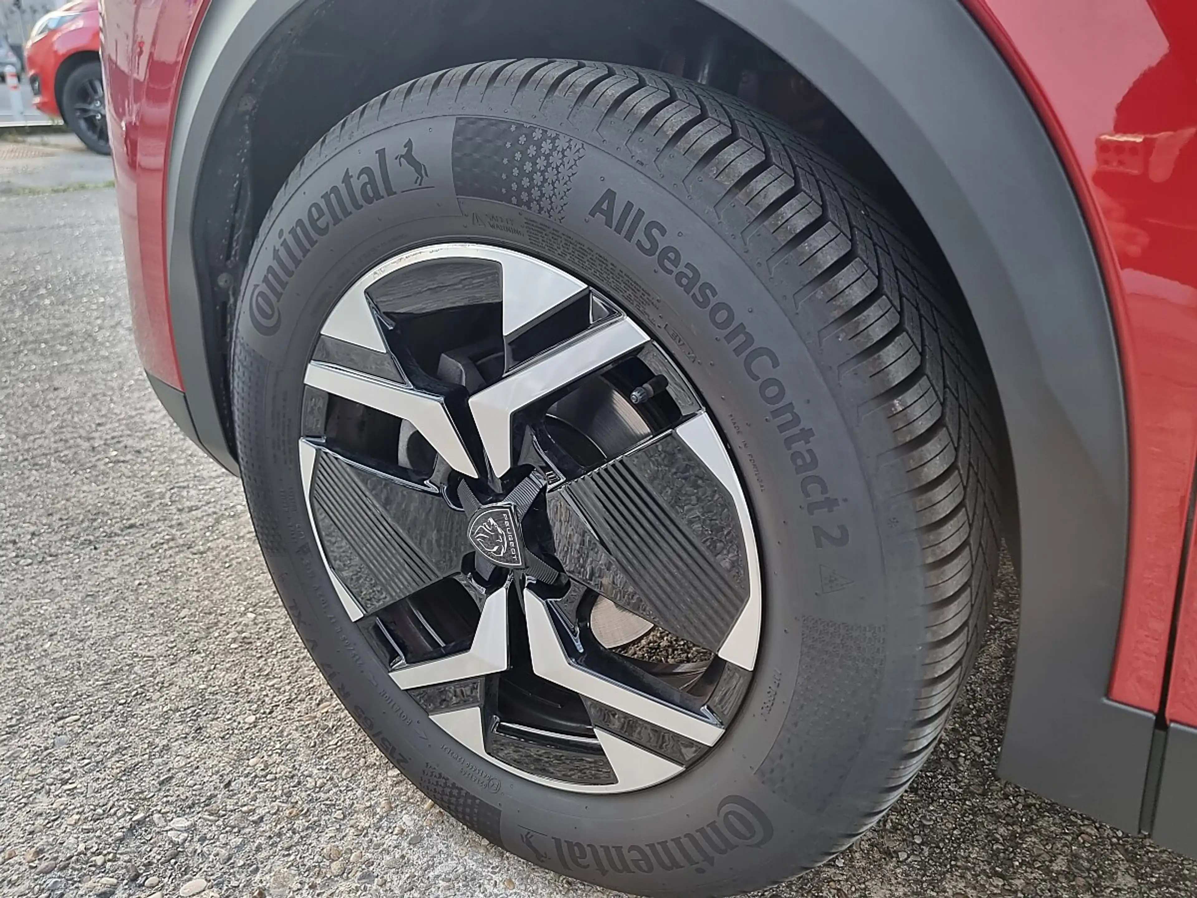 Peugeot 2008 PureTech 130 S&S Allure EAT6 — photo 9