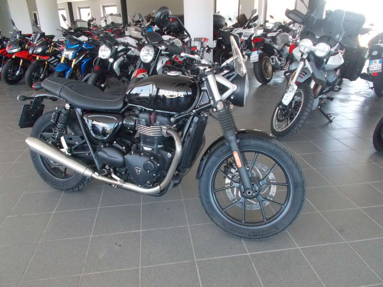 Triumph Street Twin 900